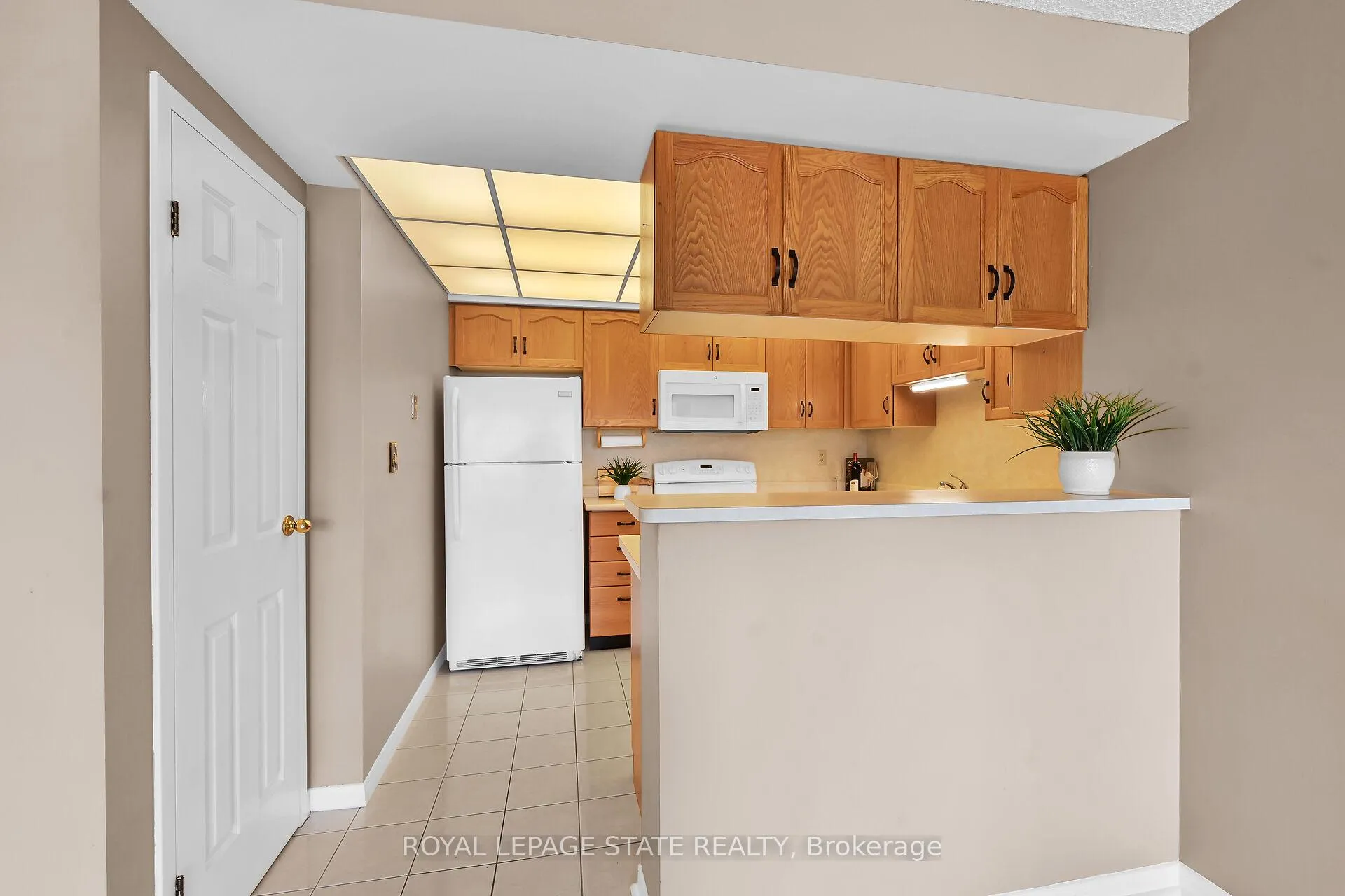 Photo 7 of Unit 302, 495 #8 Highway, Hamilton, Stoney Creek — HOMEH