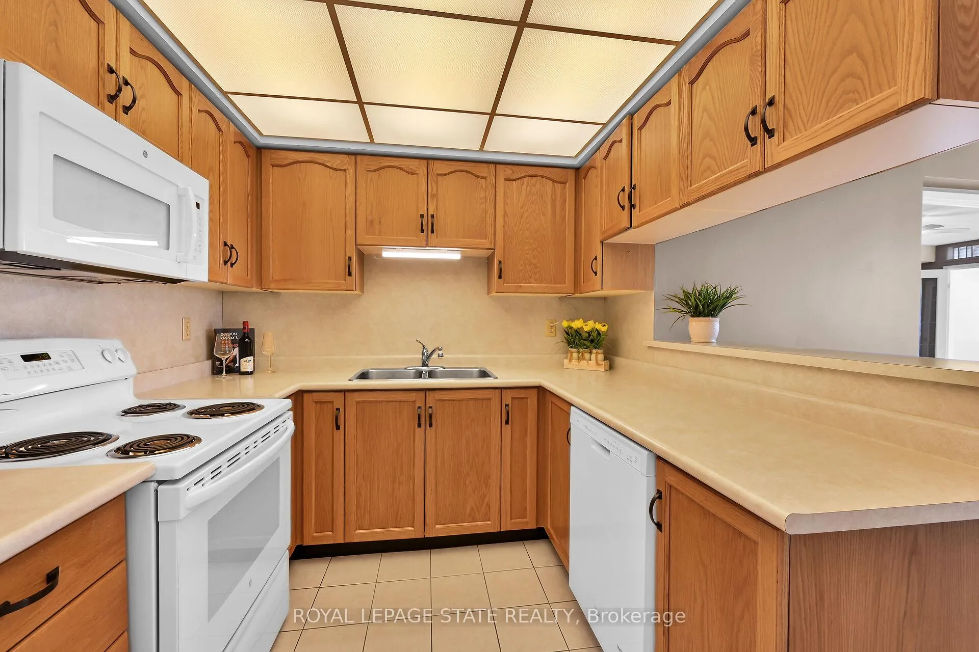Photo 9 of Unit 302, 495 #8 Highway, Hamilton, Stoney Creek — HOMEH