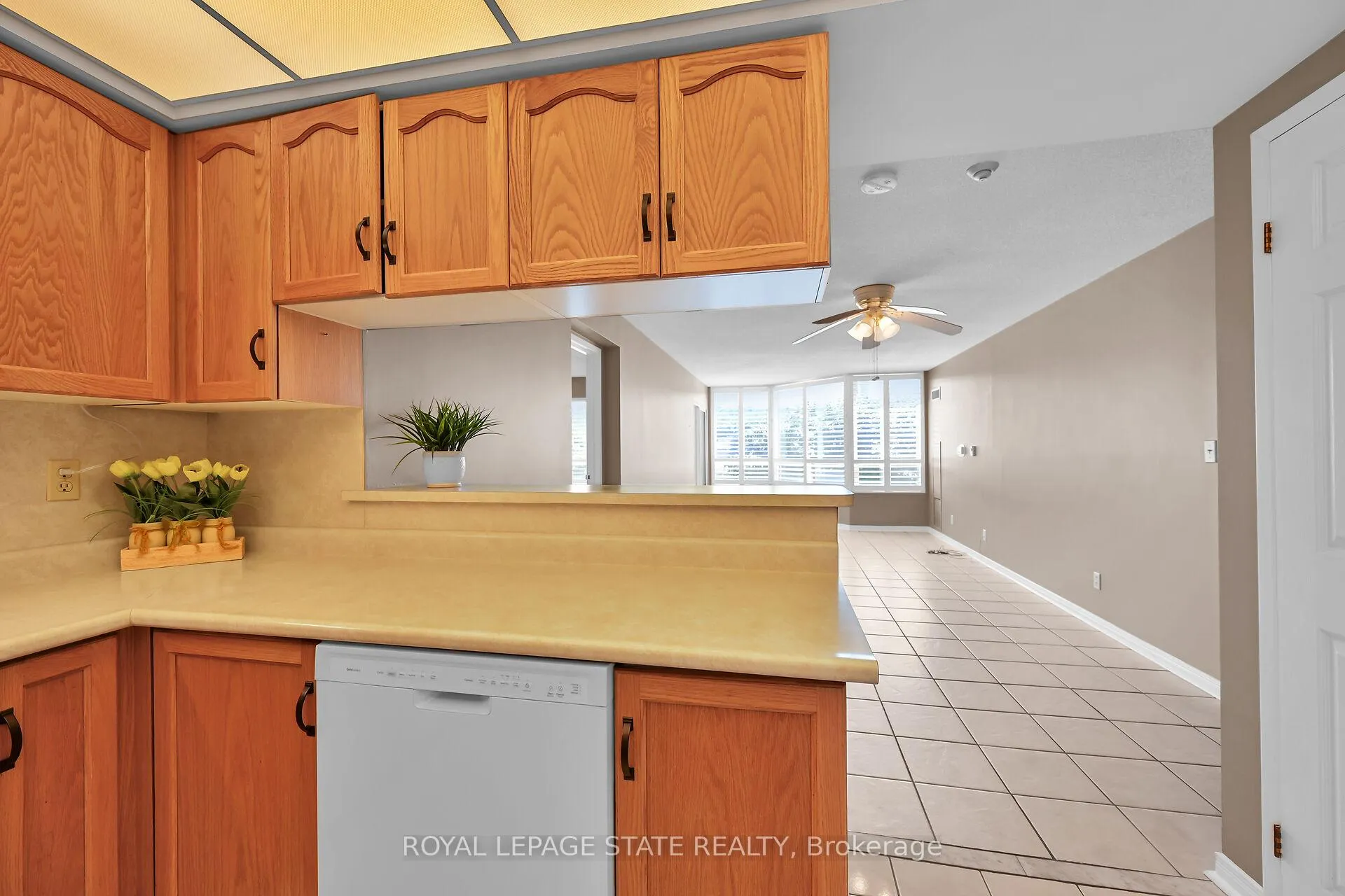 Photo 10 of Unit 302, 495 #8 Highway, Hamilton, Stoney Creek — HOMEH