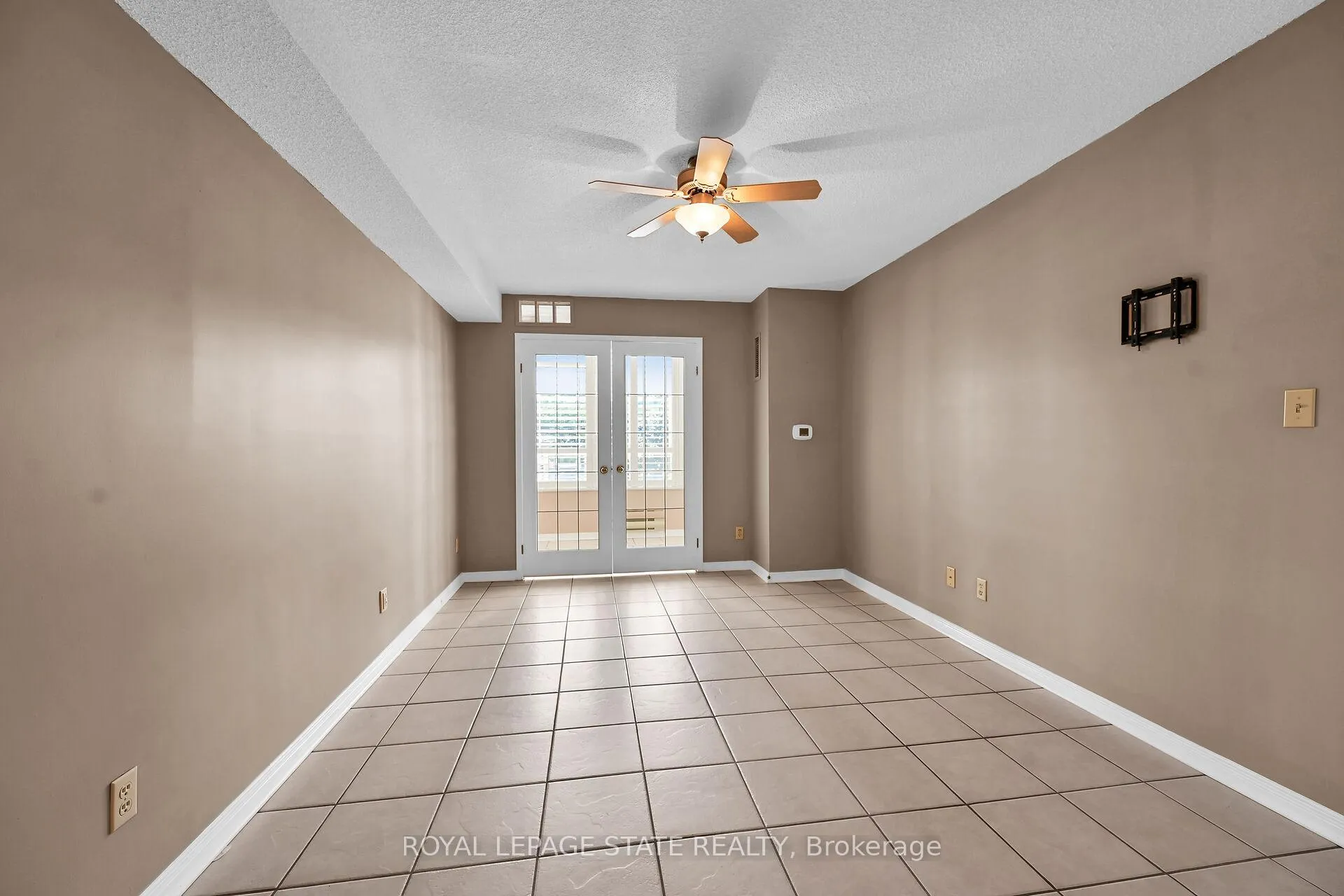 Photo 17 of Unit 302, 495 #8 Highway, Hamilton, Stoney Creek — HOMEH