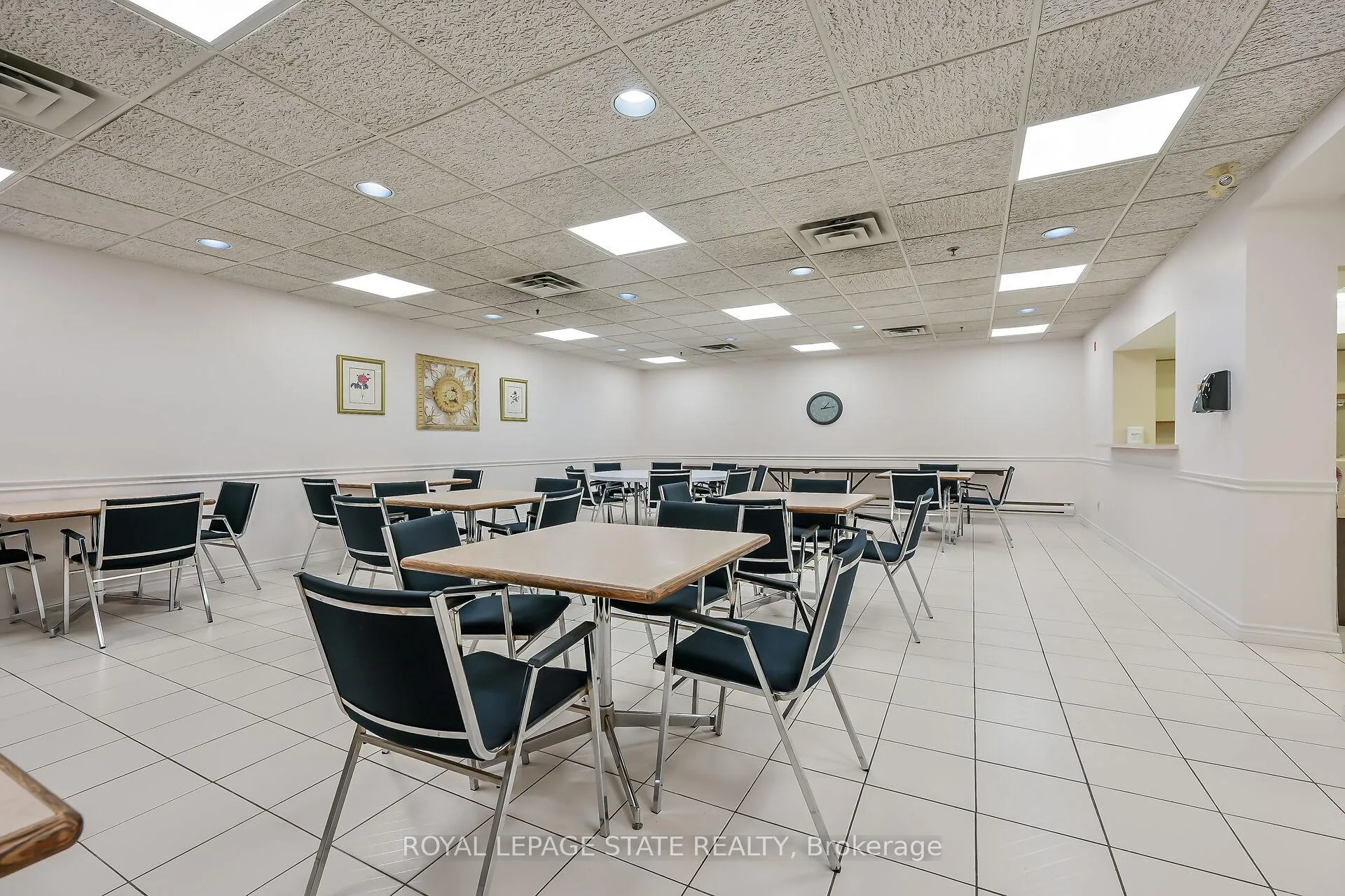 Photo 25 of Unit 302, 495 #8 Highway, Hamilton, Stoney Creek — HOMEH