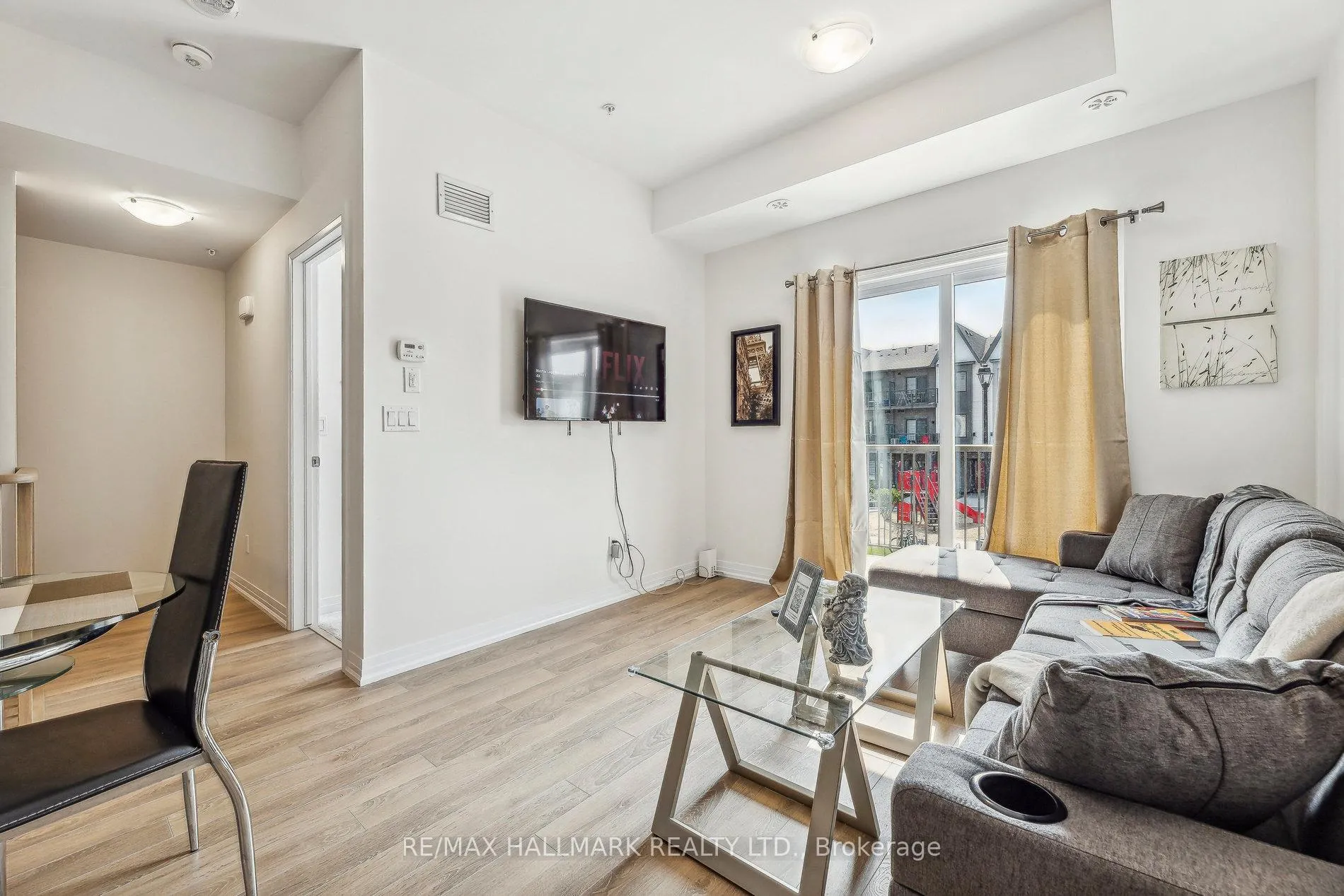 Photo 4 of Unit 819, 2635 William Jackson Drive, Pickering, Duffin Heights — HOMEH
