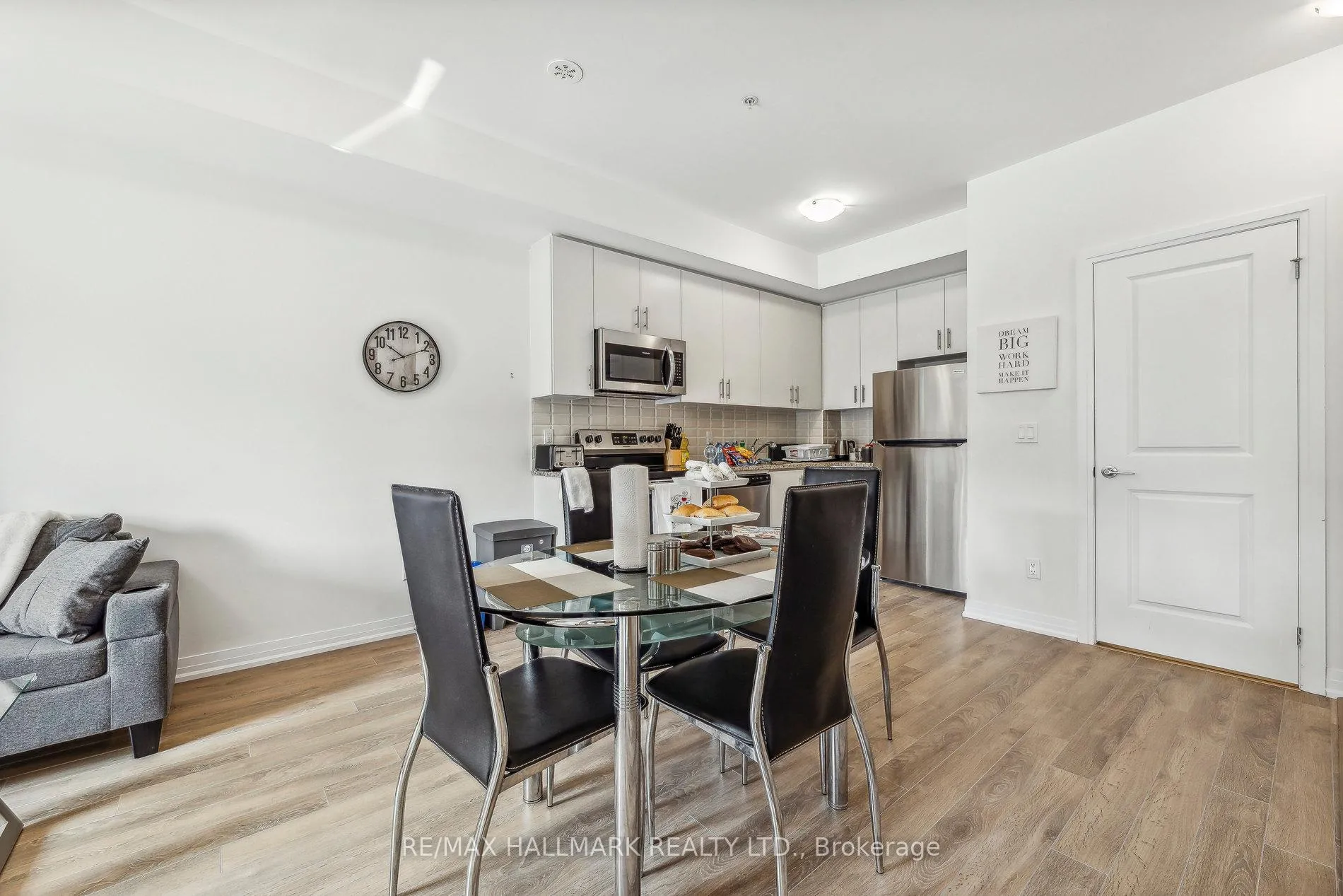 Photo 8 of Unit 819, 2635 William Jackson Drive, Pickering, Duffin Heights — HOMEH