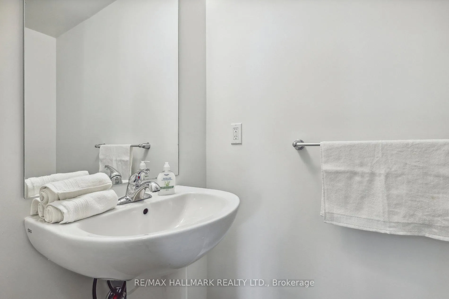 Photo 12 of Unit 819, 2635 William Jackson Drive, Pickering, Duffin Heights — HOMEH