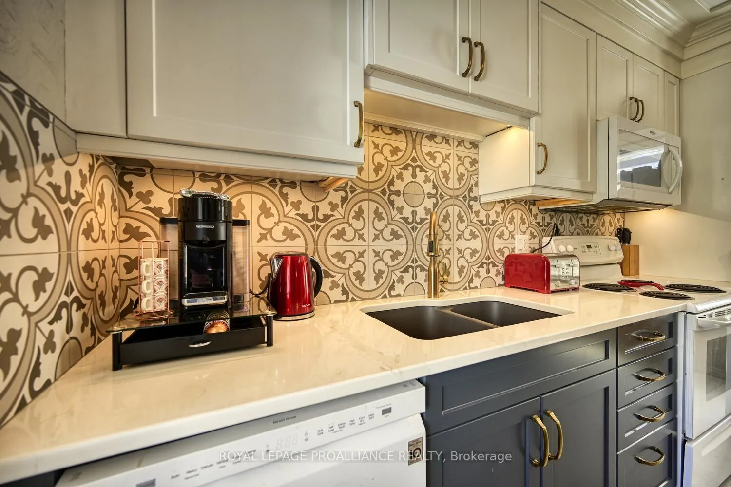 Photo 15 of 62 Beecher Street, Brockville — HOMEH