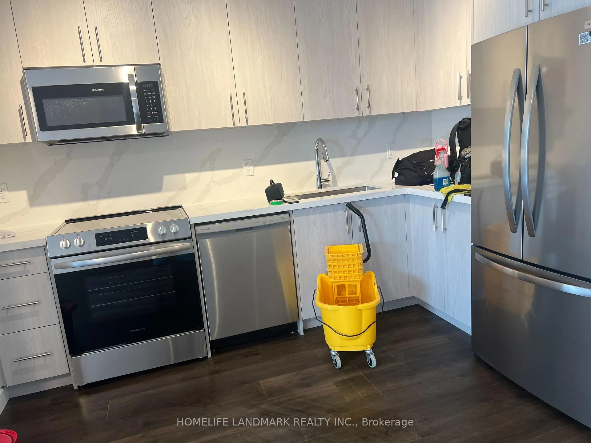 Photo 4 of Unit 19, 117 Marydale Avenue, Markham, Middlefield — HOMEH
