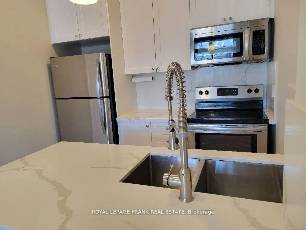 Photo 4 of Unit 303, 80 Aspen Springs Drive, Clarington, Bowmanville — HOMEH