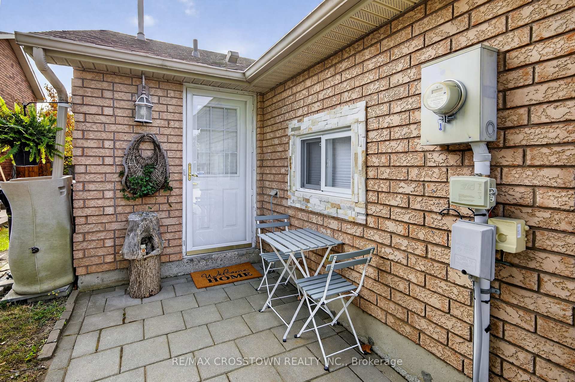Photo 2 of 37 Seymour Crescent, Barrie, Holly — HOMEH