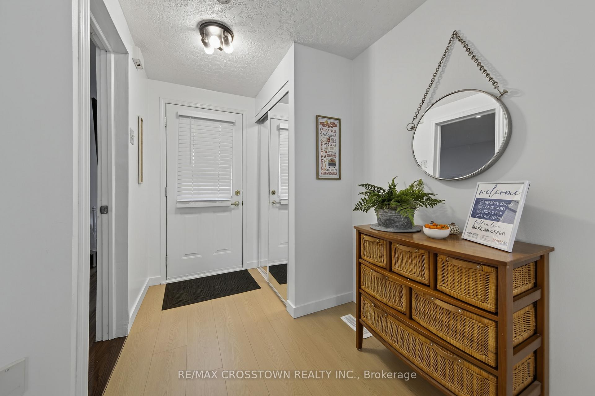 Photo 10 of 37 Seymour Crescent, Barrie, Holly — HOMEH
