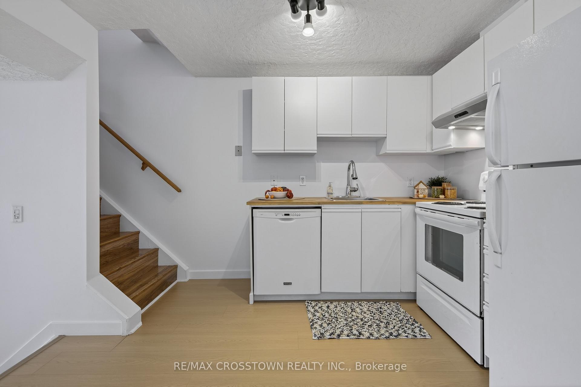 Photo 16 of 37 Seymour Crescent, Barrie, Holly — HOMEH