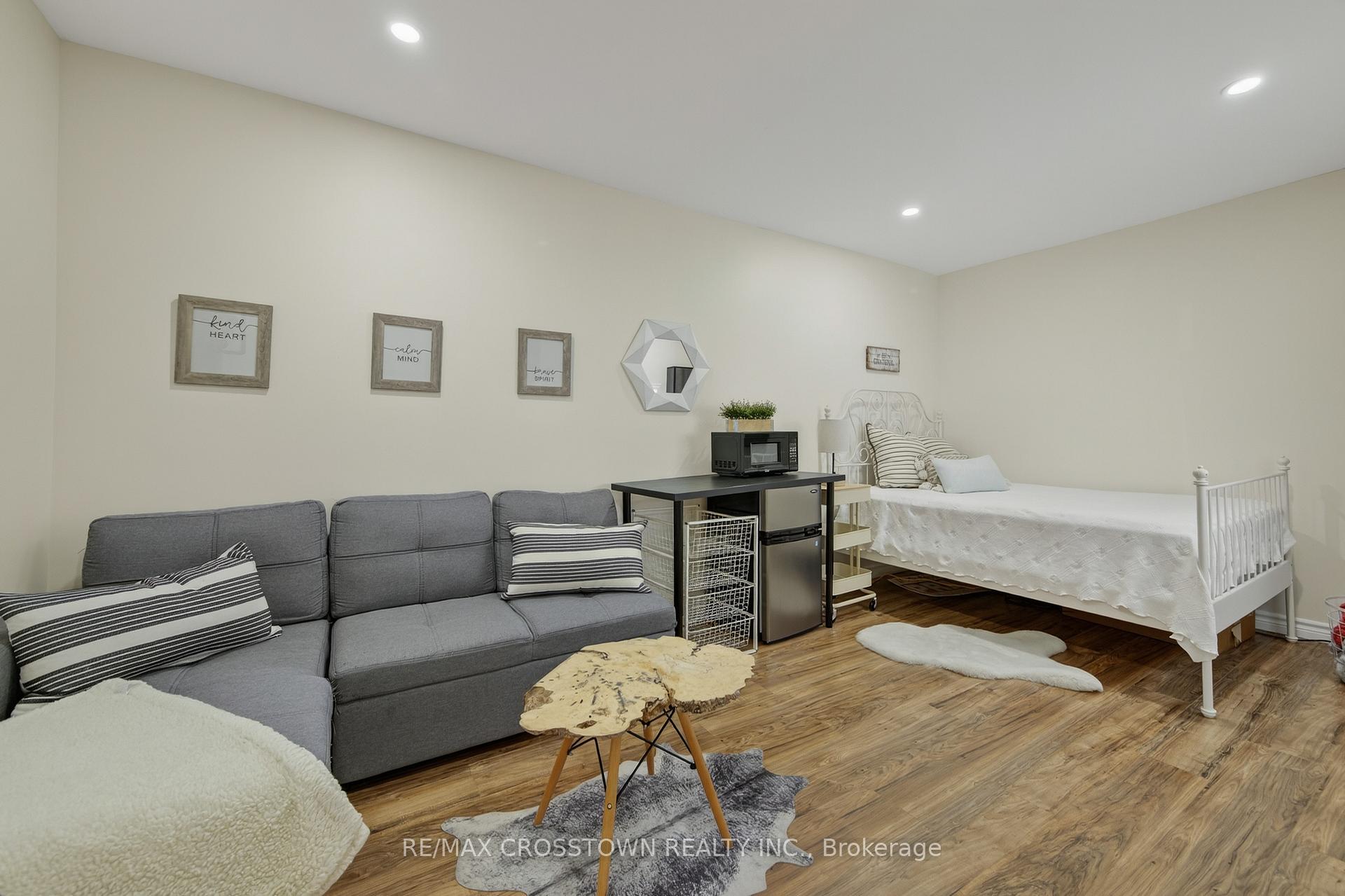 Photo 20 of 37 Seymour Crescent, Barrie, Holly — HOMEH