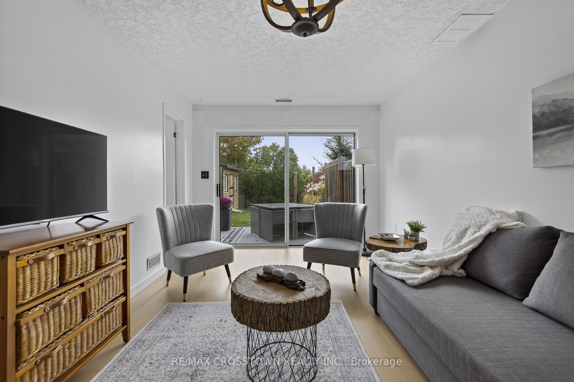 Photo 24 of 37 Seymour Crescent, Barrie, Holly — HOMEH