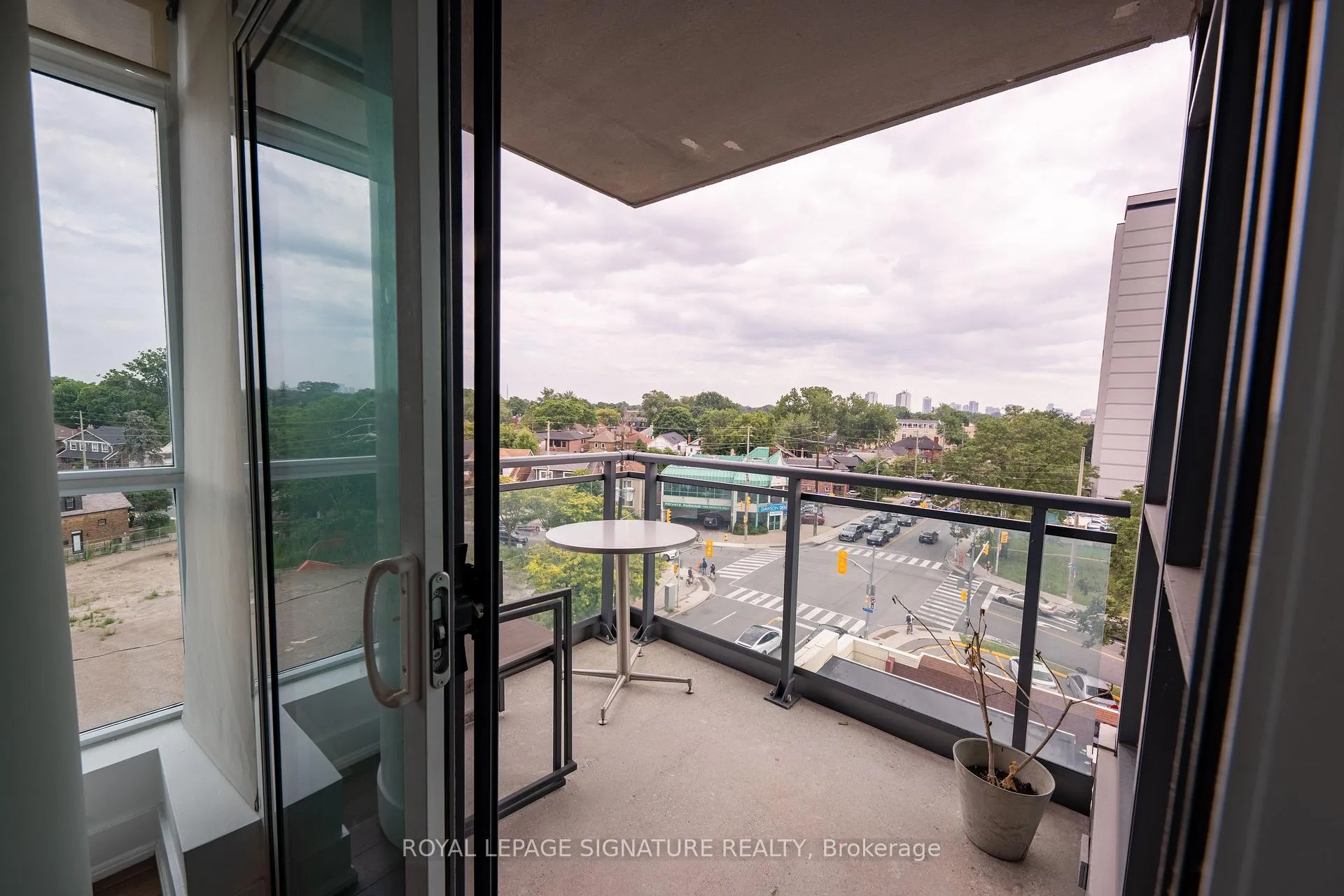 Photo 10 of Unit 603, 1048 Broadview Avenue, Toronto, Broadview North — HOMEH