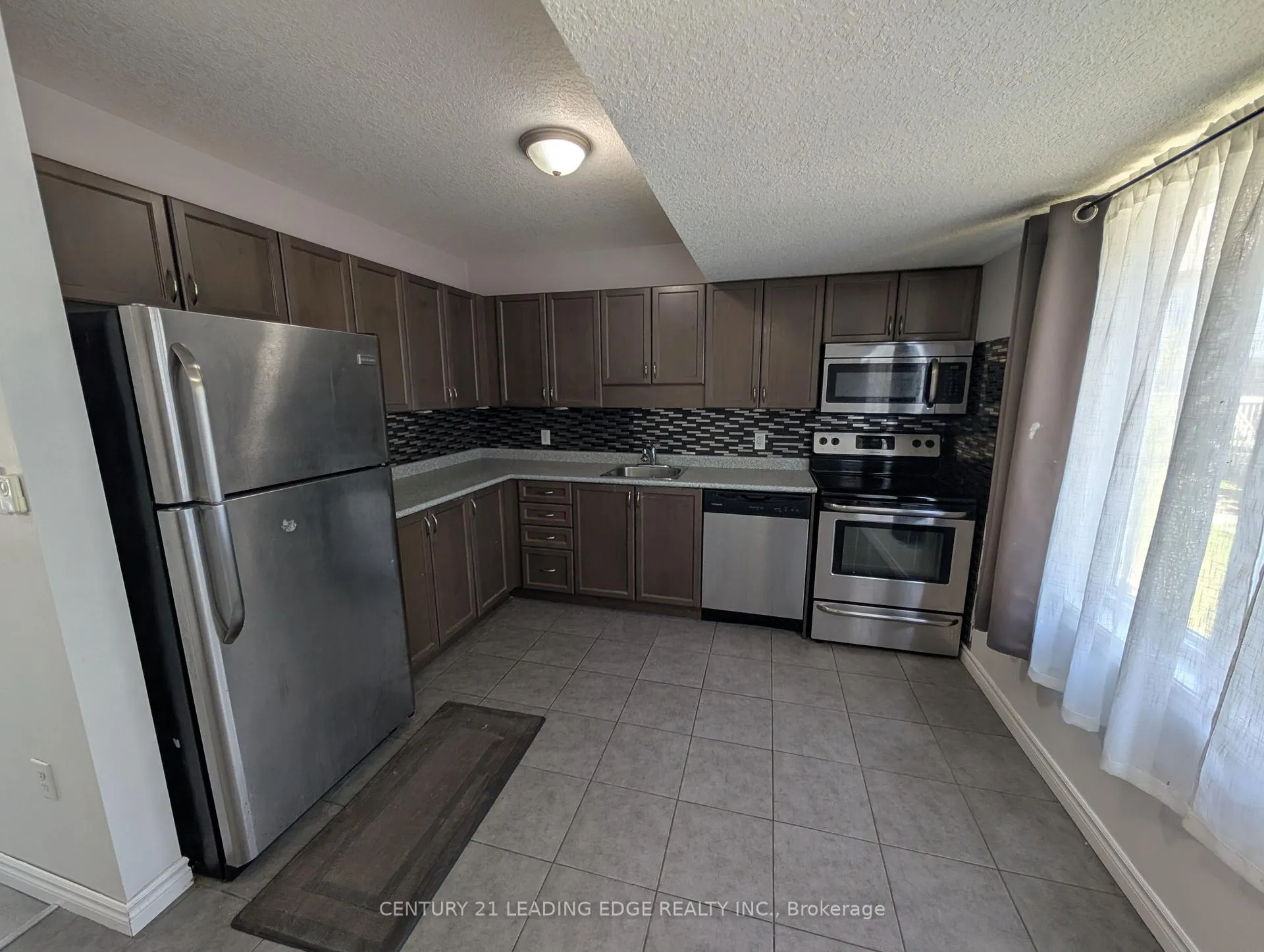 Photo 1 of Unit 11B, 55 Mooregate Crescent, Kitchener, Victoria Hills — HOMEH