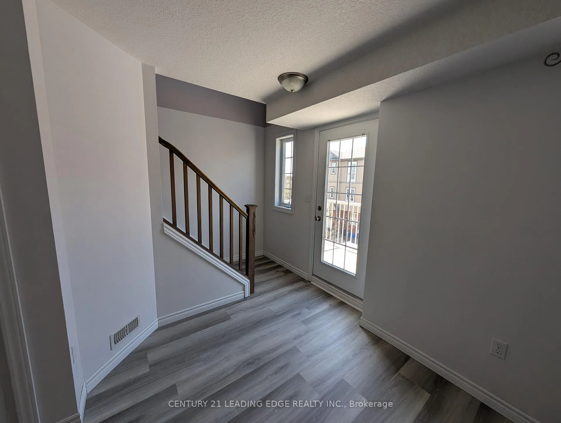 Photo 4 of Unit 11B, 55 Mooregate Crescent, Kitchener, Victoria Hills — HOMEH