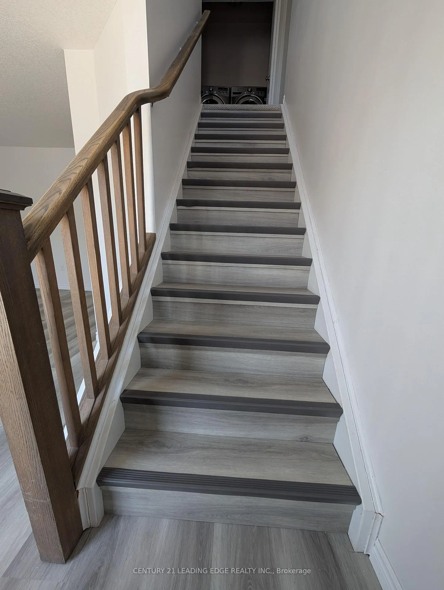 Photo 5 of Unit 11B, 55 Mooregate Crescent, Kitchener, Victoria Hills — HOMEH