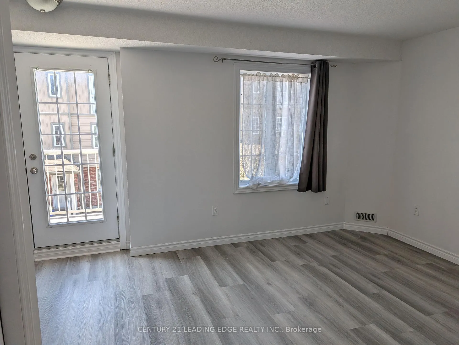 Photo 6 of Unit 11B, 55 Mooregate Crescent, Kitchener, Victoria Hills — HOMEH