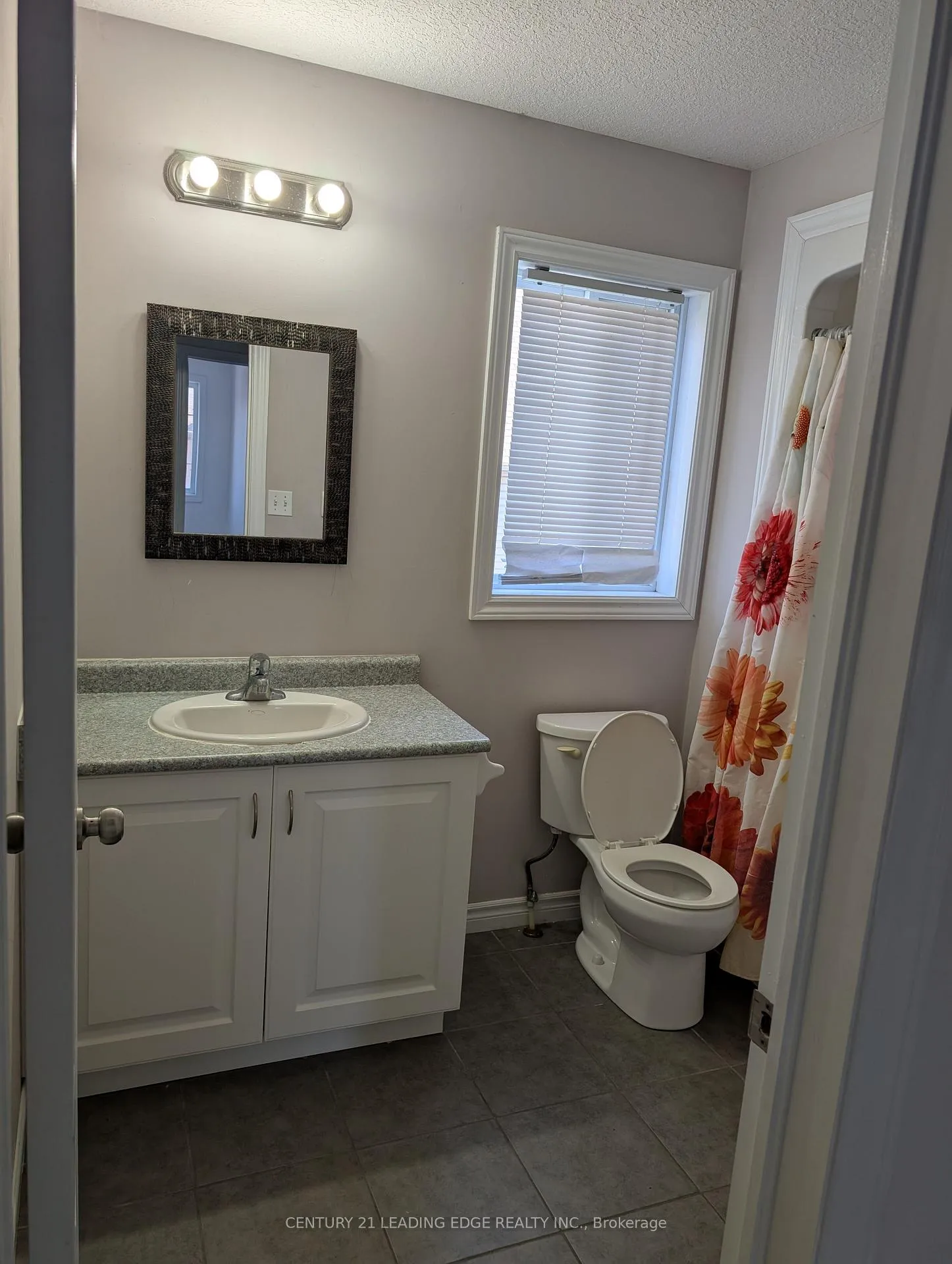 Photo 7 of Unit 11B, 55 Mooregate Crescent, Kitchener, Victoria Hills — HOMEH
