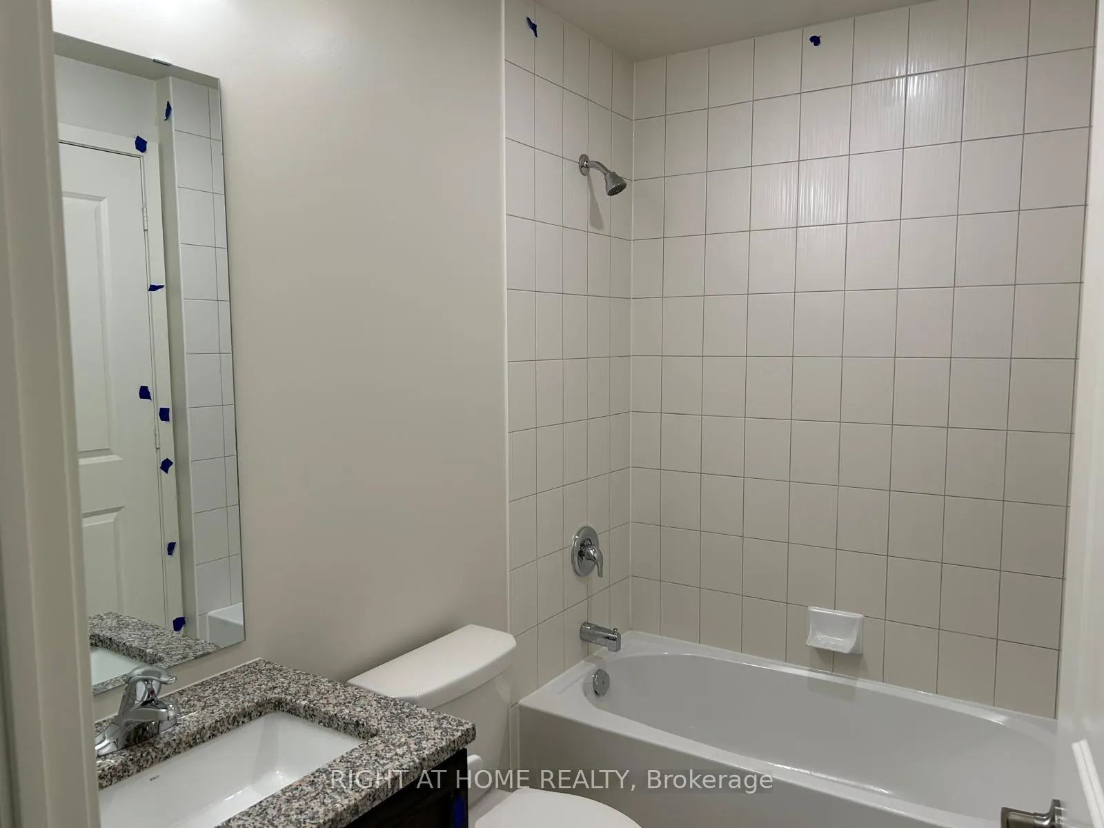 Photo 7 of Unit 4207, 38 Annie Criag Drive, Etobicoke, Mimico — HOMEH