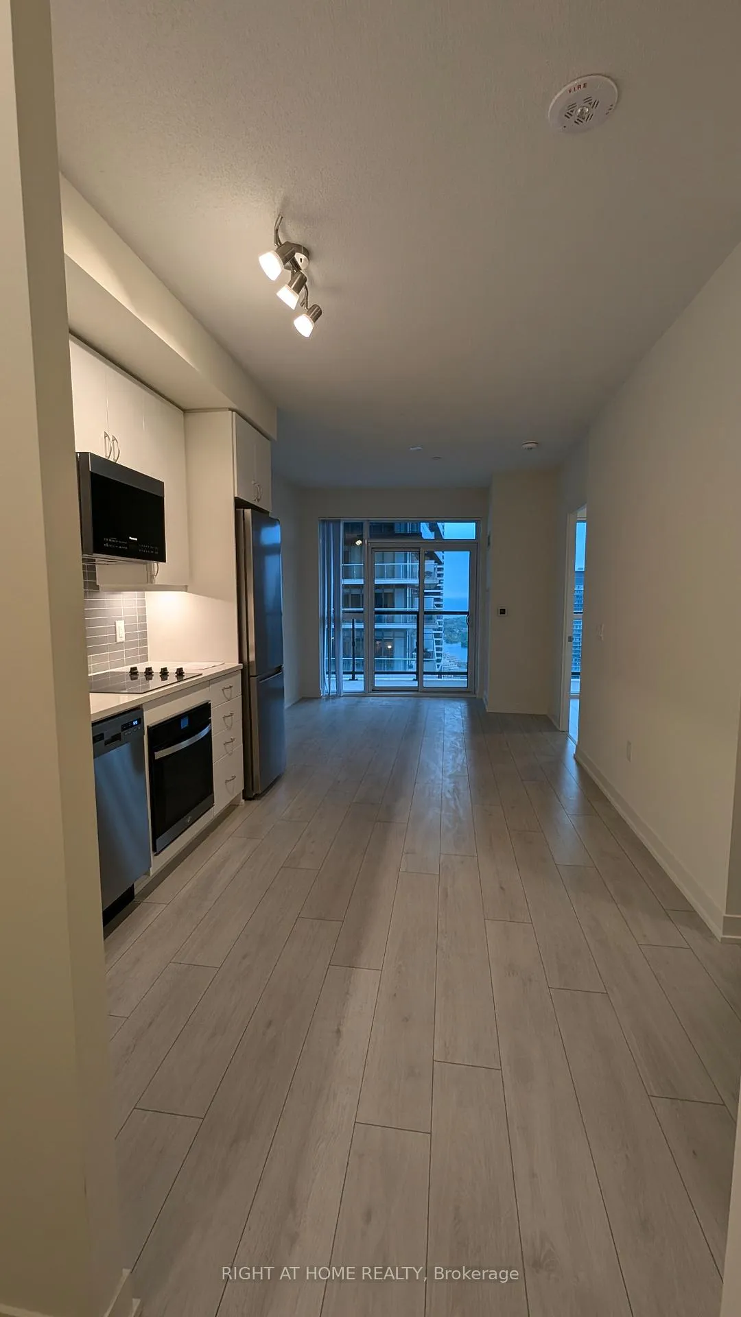 Photo 10 of Unit 4207, 38 Annie Criag Drive, Etobicoke, Mimico — HOMEH