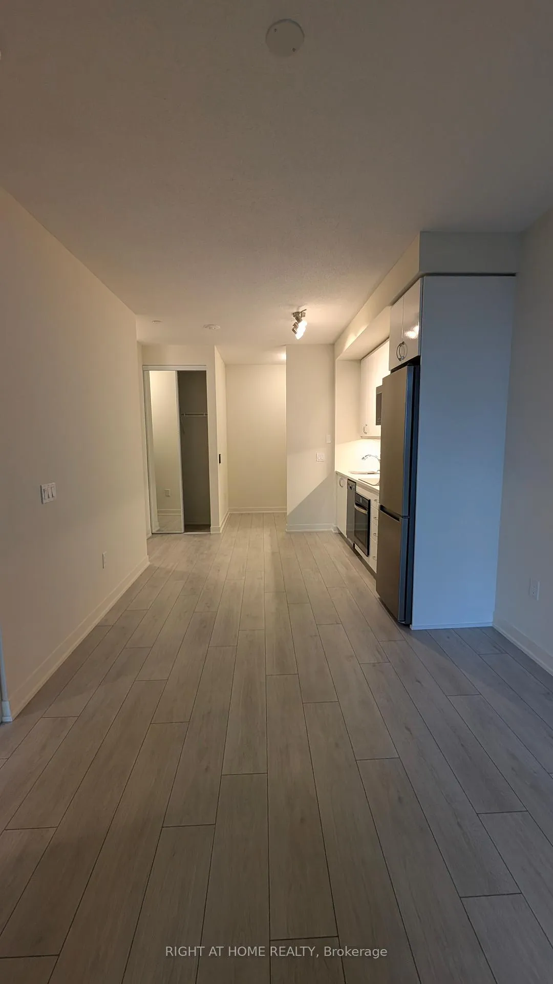 Photo 12 of Unit 4207, 38 Annie Criag Drive, Etobicoke, Mimico — HOMEH