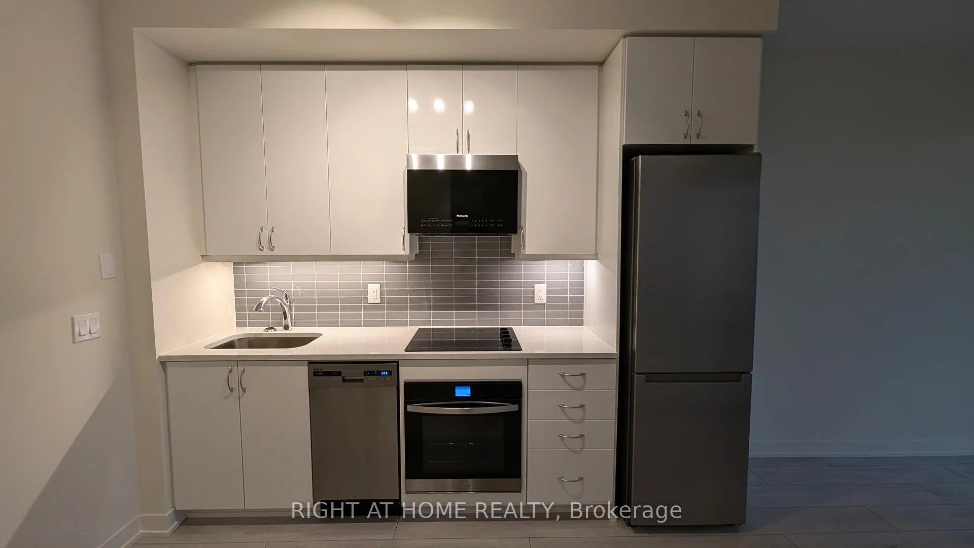 Photo 13 of Unit 4207, 38 Annie Criag Drive, Etobicoke, Mimico — HOMEH