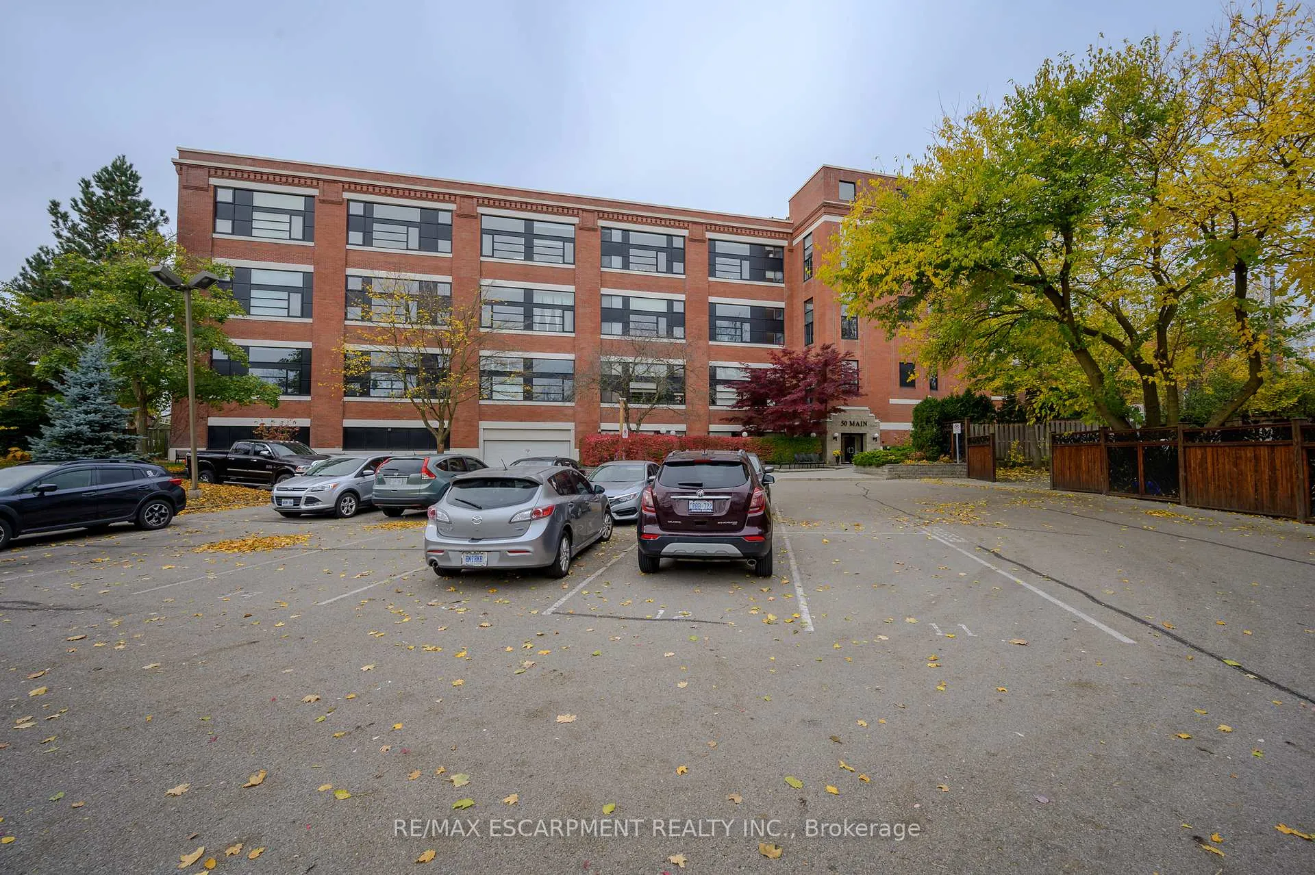 Photo 2 of Unit 403, 50 Main Street, Hamilton, Cootes Paradise — HOMEH