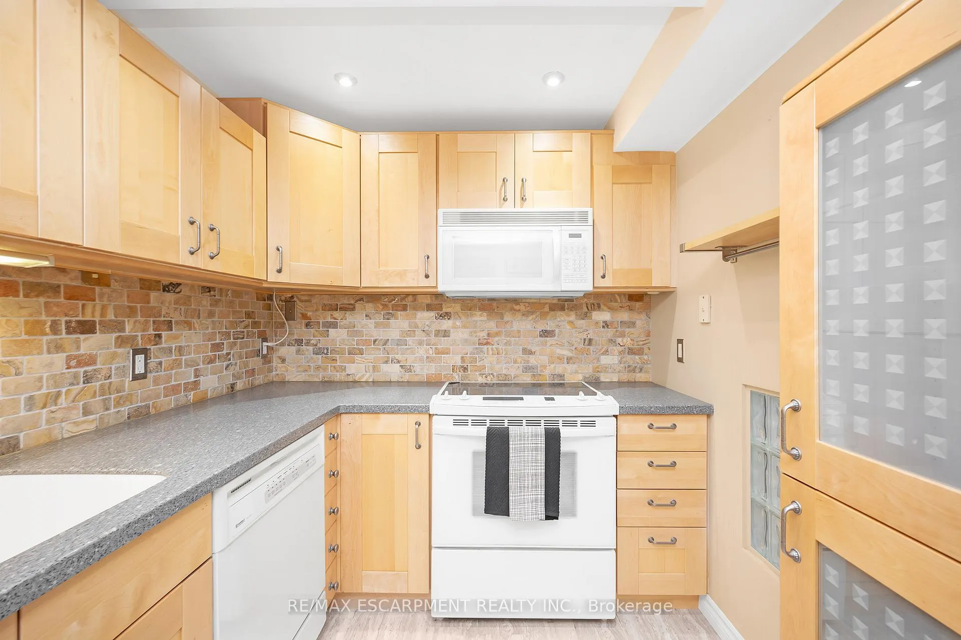 Photo 14 of Unit 403, 50 Main Street, Hamilton, Cootes Paradise — HOMEH