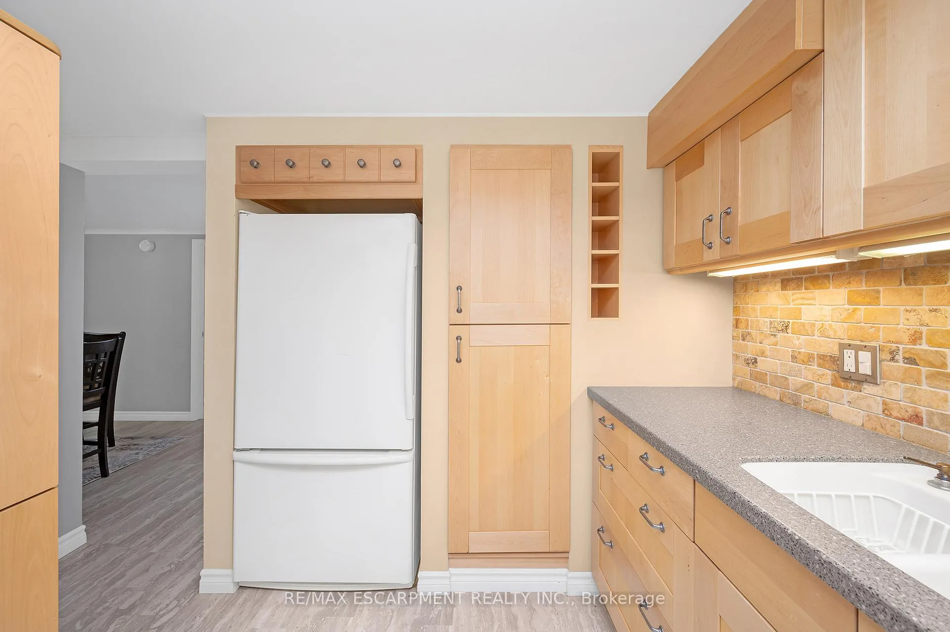 Photo 15 of Unit 403, 50 Main Street, Hamilton, Cootes Paradise — HOMEH