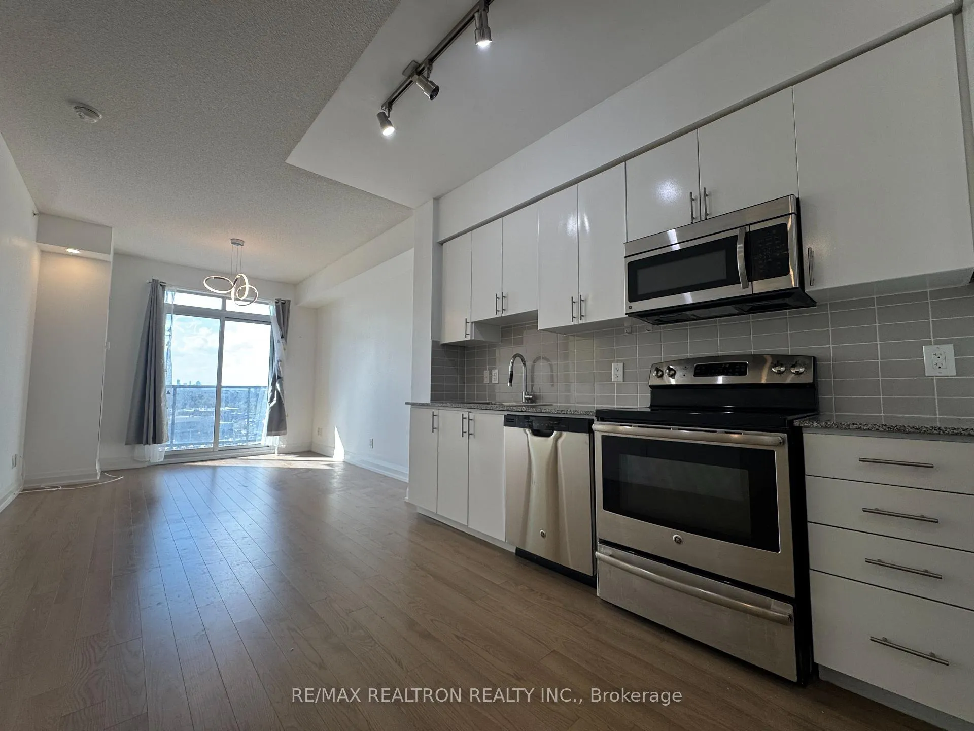 Photo 1 of Unit 615, 7171 Yonge Street, Markham, Grandview — HOMEH
