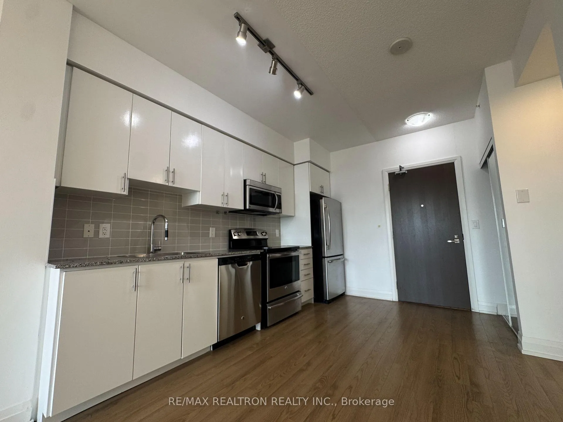 Photo 2 of Unit 615, 7171 Yonge Street, Markham, Grandview — HOMEH