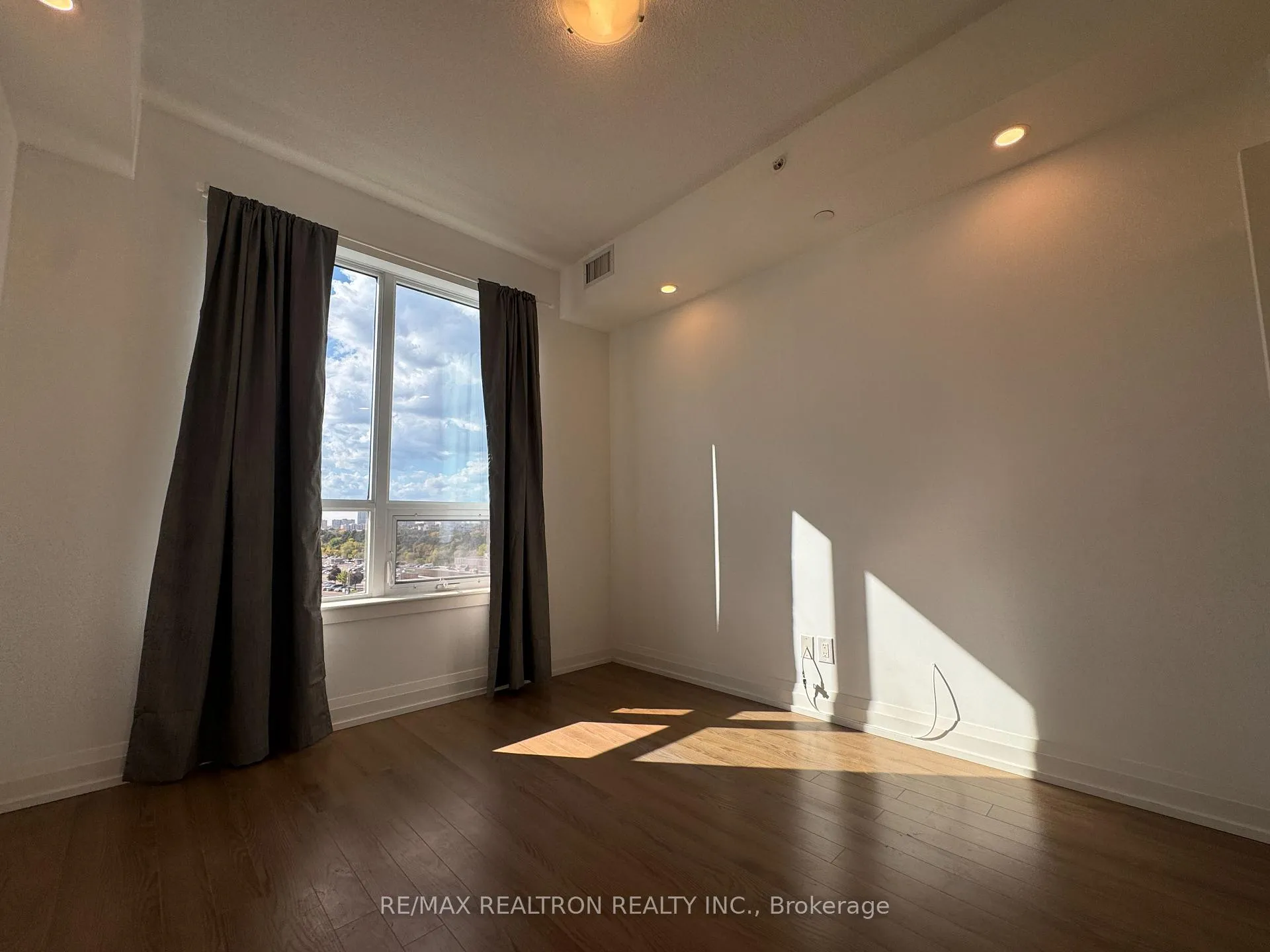 Photo 3 of Unit 615, 7171 Yonge Street, Markham, Grandview — HOMEH