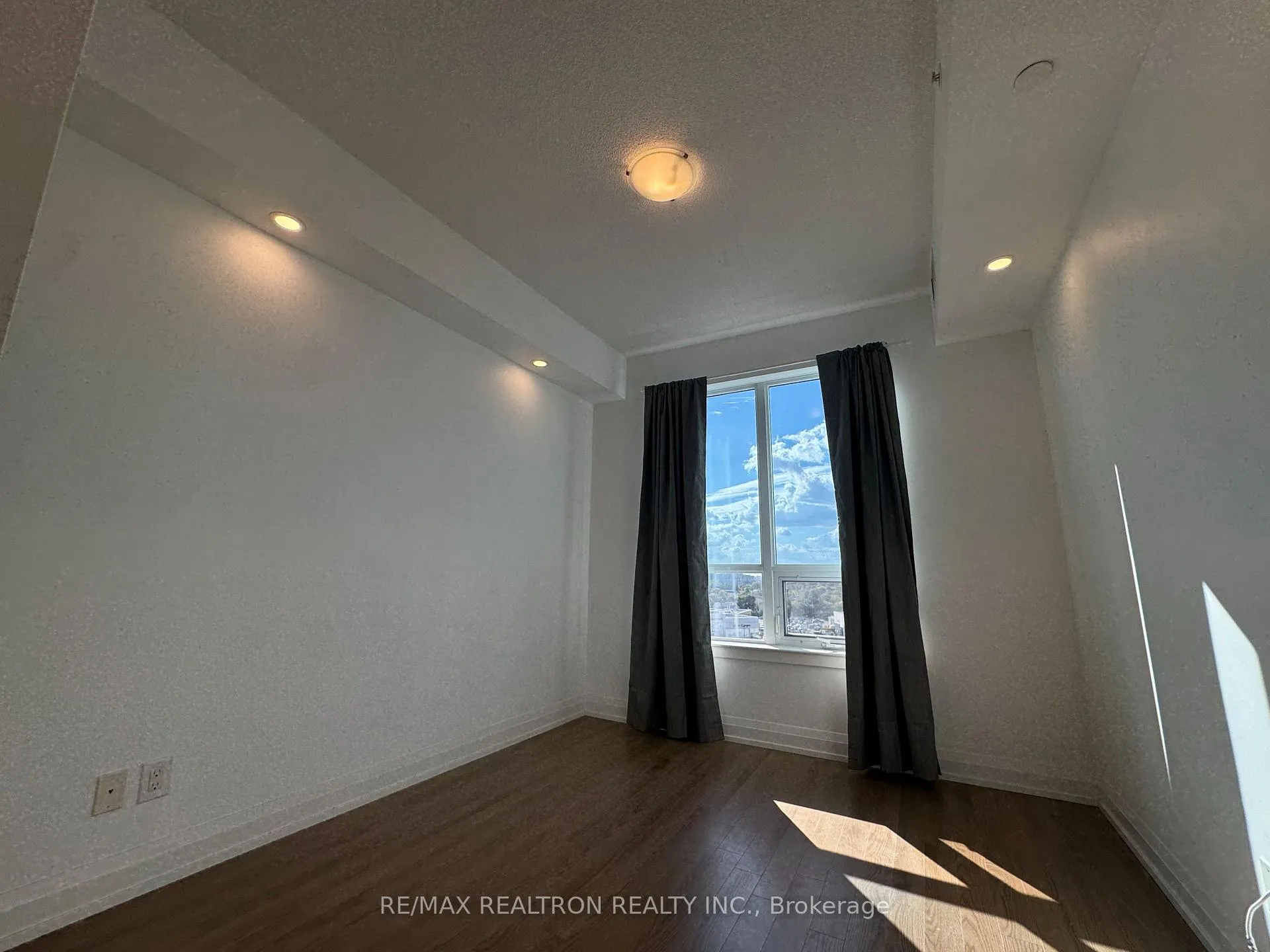 Photo 4 of Unit 615, 7171 Yonge Street, Markham, Grandview — HOMEH