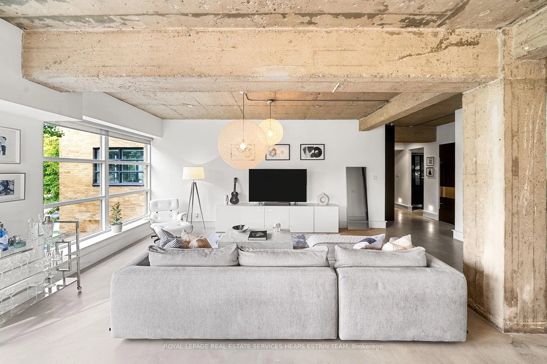 Front of Unit 204, 833 King Street W
