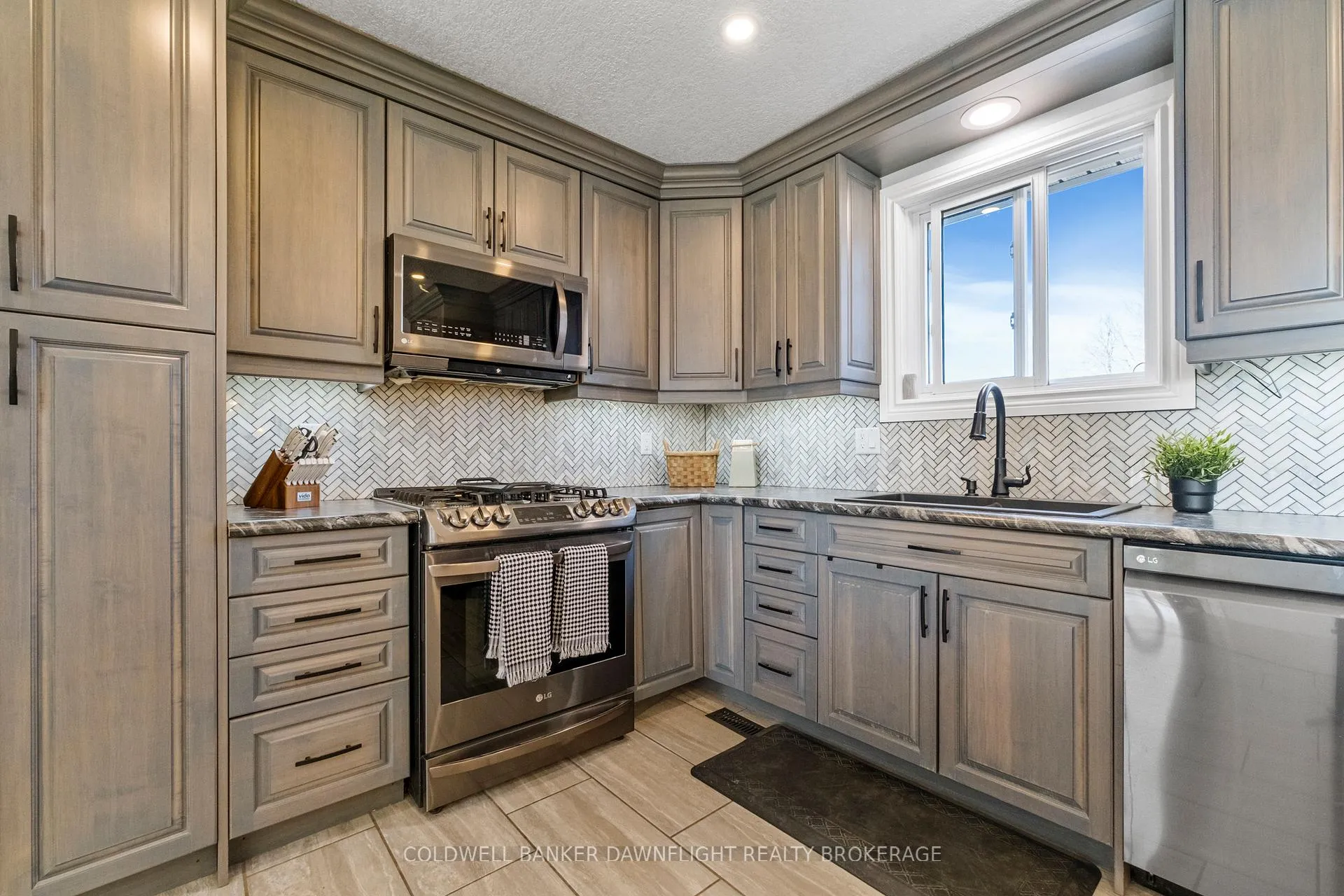 Photo 9 of 17 Hawthorn Crescent, North Middlesex, Nairn — HOMEH