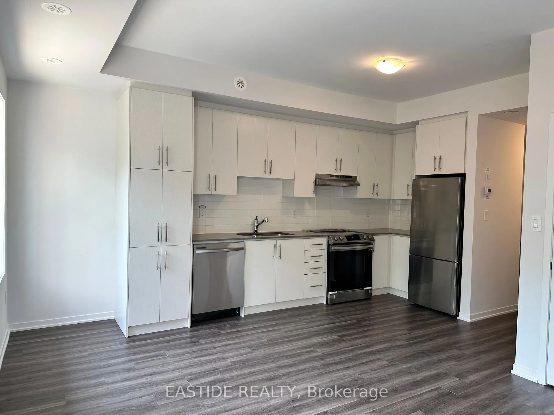 Photo 4 of Unit 60, 5 William Jackson Way, Etobicoke, New Toronto — HOMEH