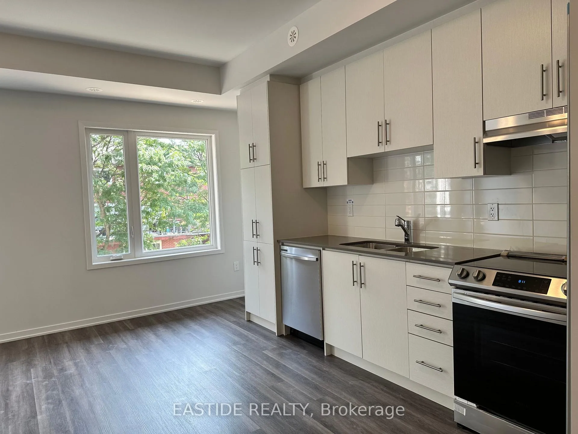 Photo 5 of Unit 60, 5 William Jackson Way, Etobicoke, New Toronto — HOMEH