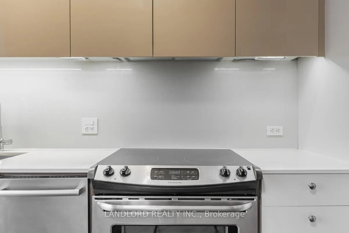 Photo 7 of Unit 606, 8 Gladstone Avenue, Toronto, Little Portugal — HOMEH