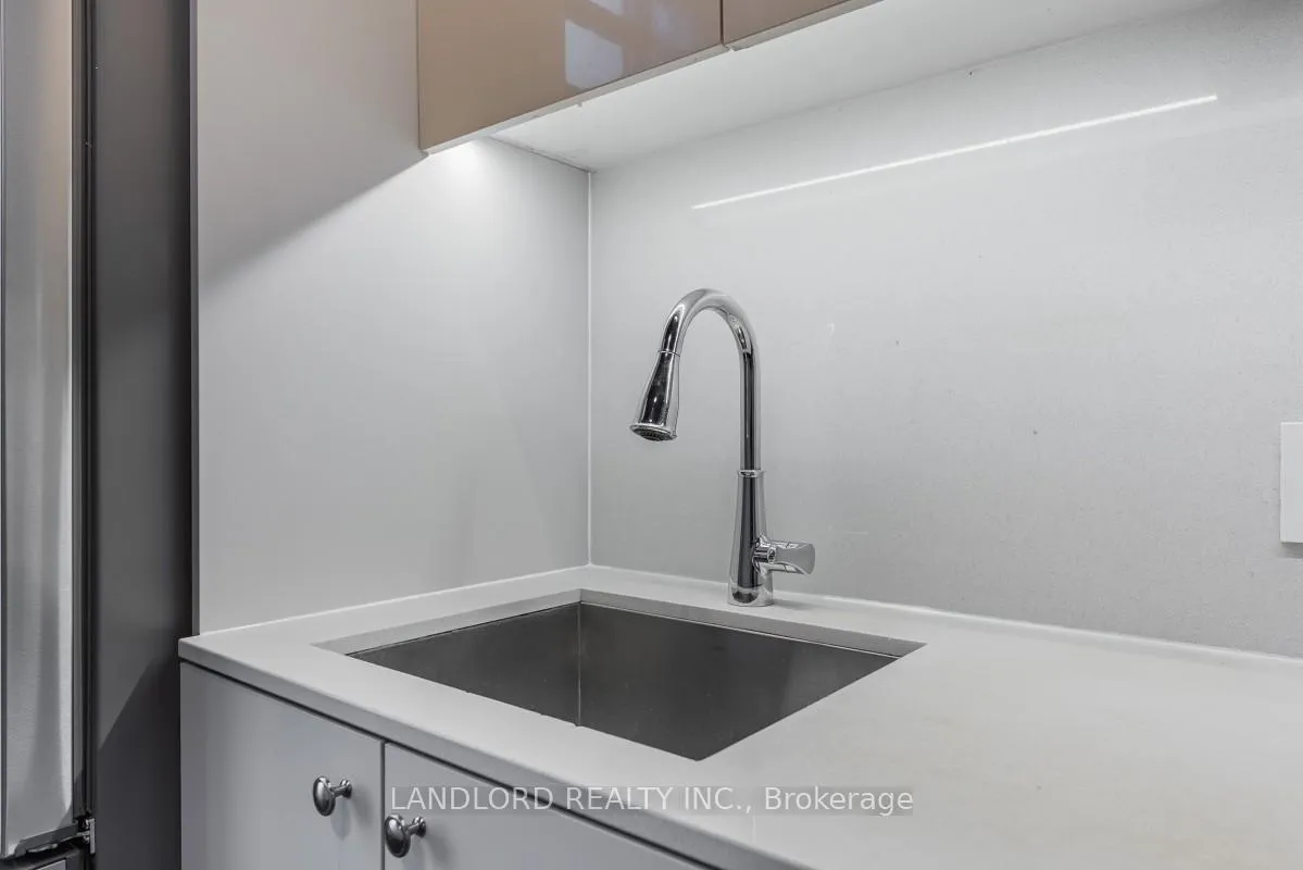 Photo 8 of Unit 606, 8 Gladstone Avenue, Toronto, Little Portugal — HOMEH