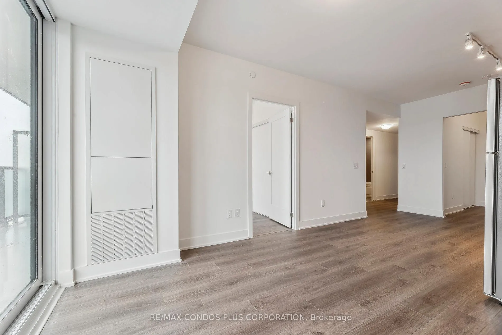 Photo 7 of Unit 2404, 2545 Simcoe Street N, Oshawa, Windfields — HOMEH