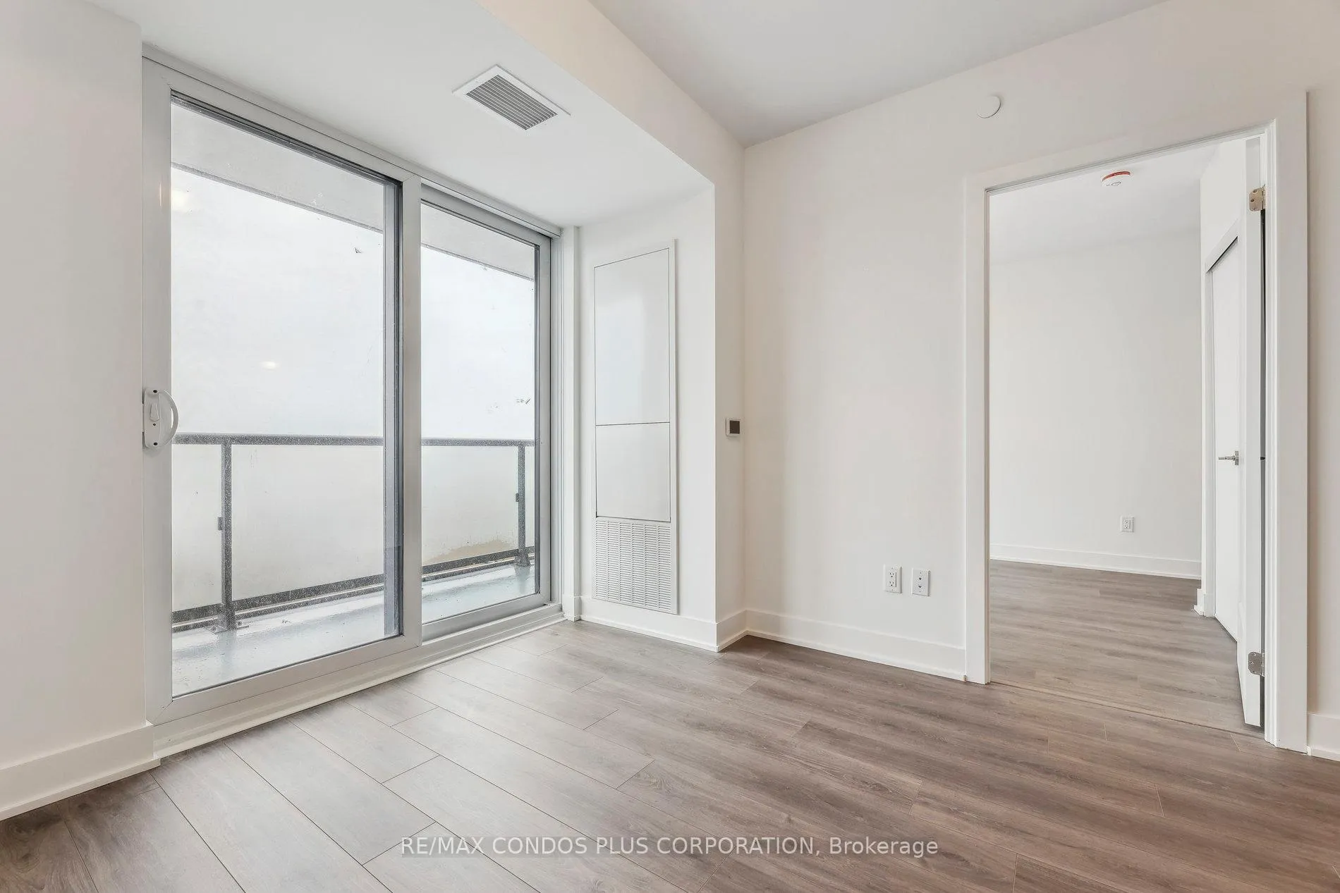 Photo 8 of Unit 2404, 2545 Simcoe Street N, Oshawa, Windfields — HOMEH