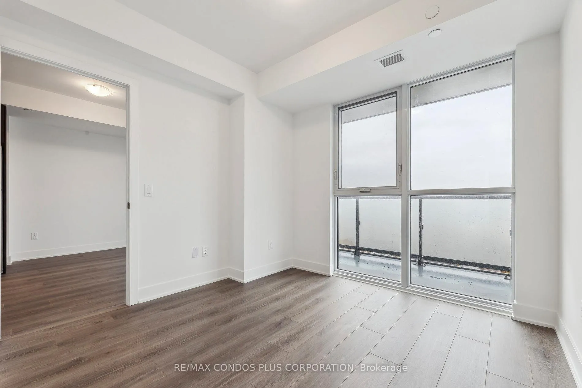 Photo 9 of Unit 2404, 2545 Simcoe Street N, Oshawa, Windfields — HOMEH