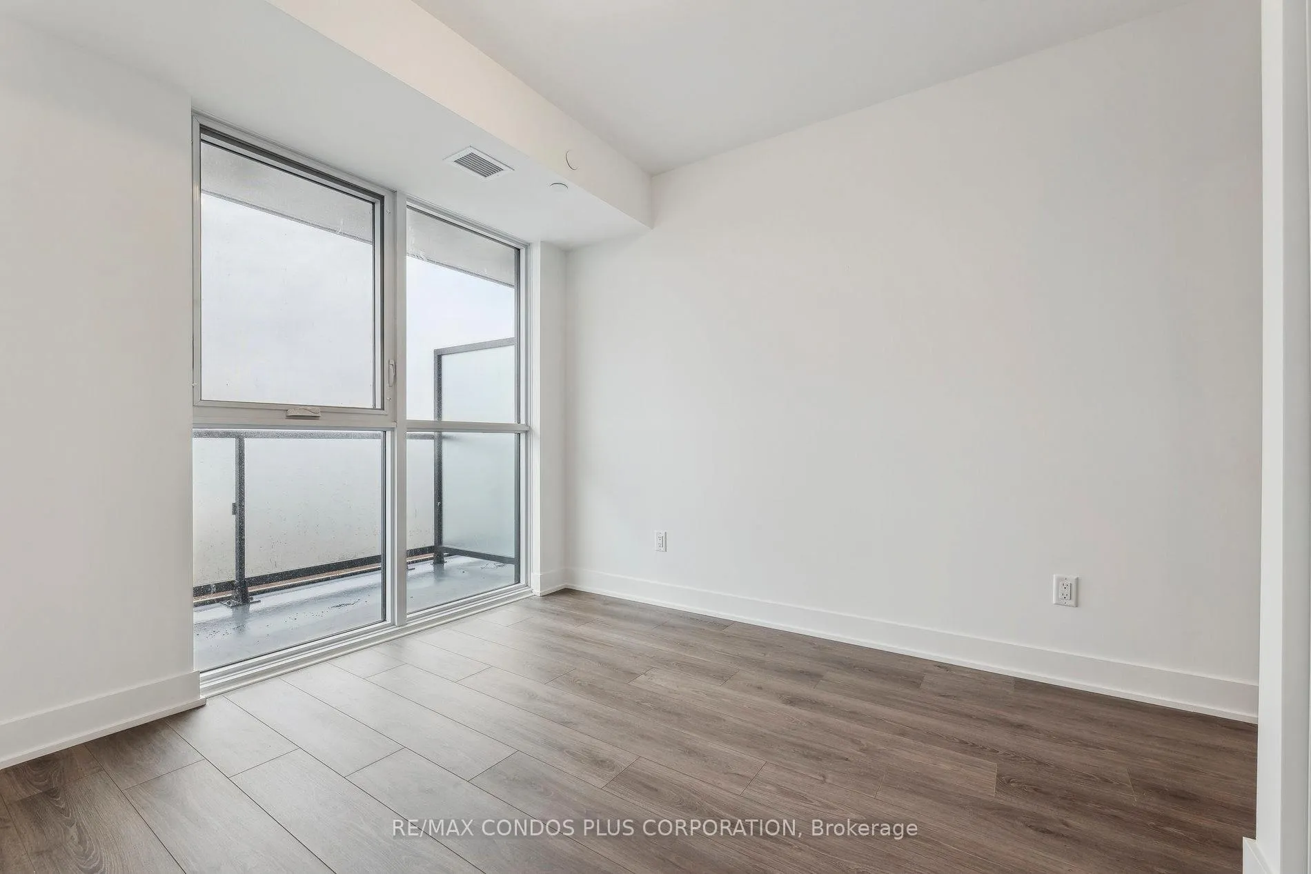 Photo 10 of Unit 2404, 2545 Simcoe Street N, Oshawa, Windfields — HOMEH