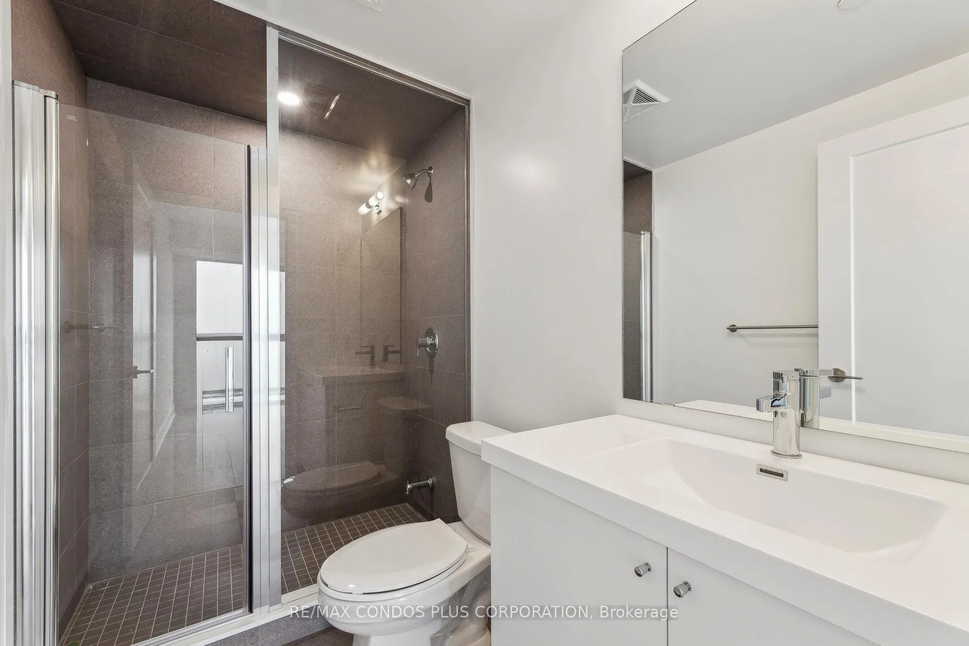 Photo 12 of Unit 2404, 2545 Simcoe Street N, Oshawa, Windfields — HOMEH