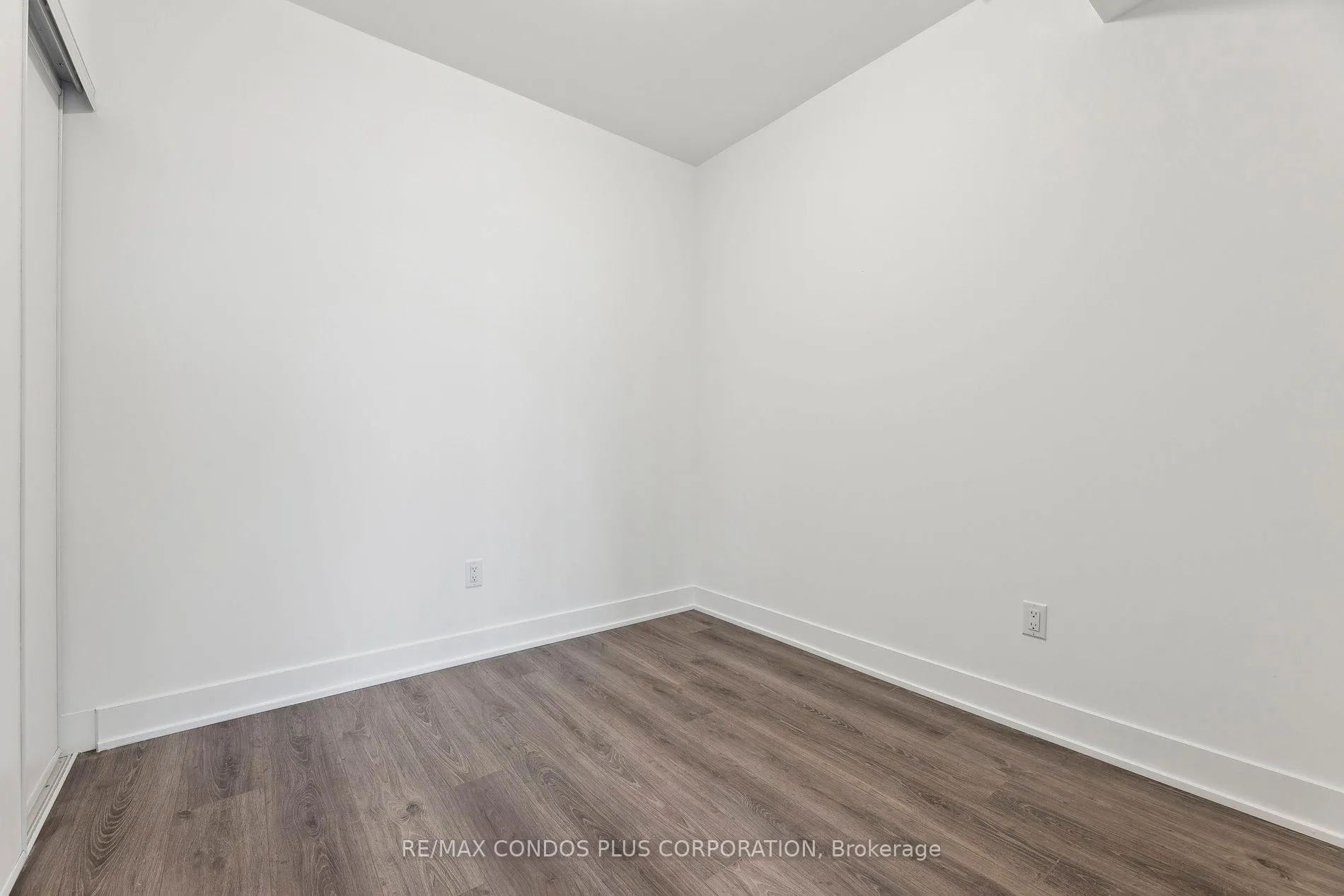 Photo 13 of Unit 2404, 2545 Simcoe Street N, Oshawa, Windfields — HOMEH