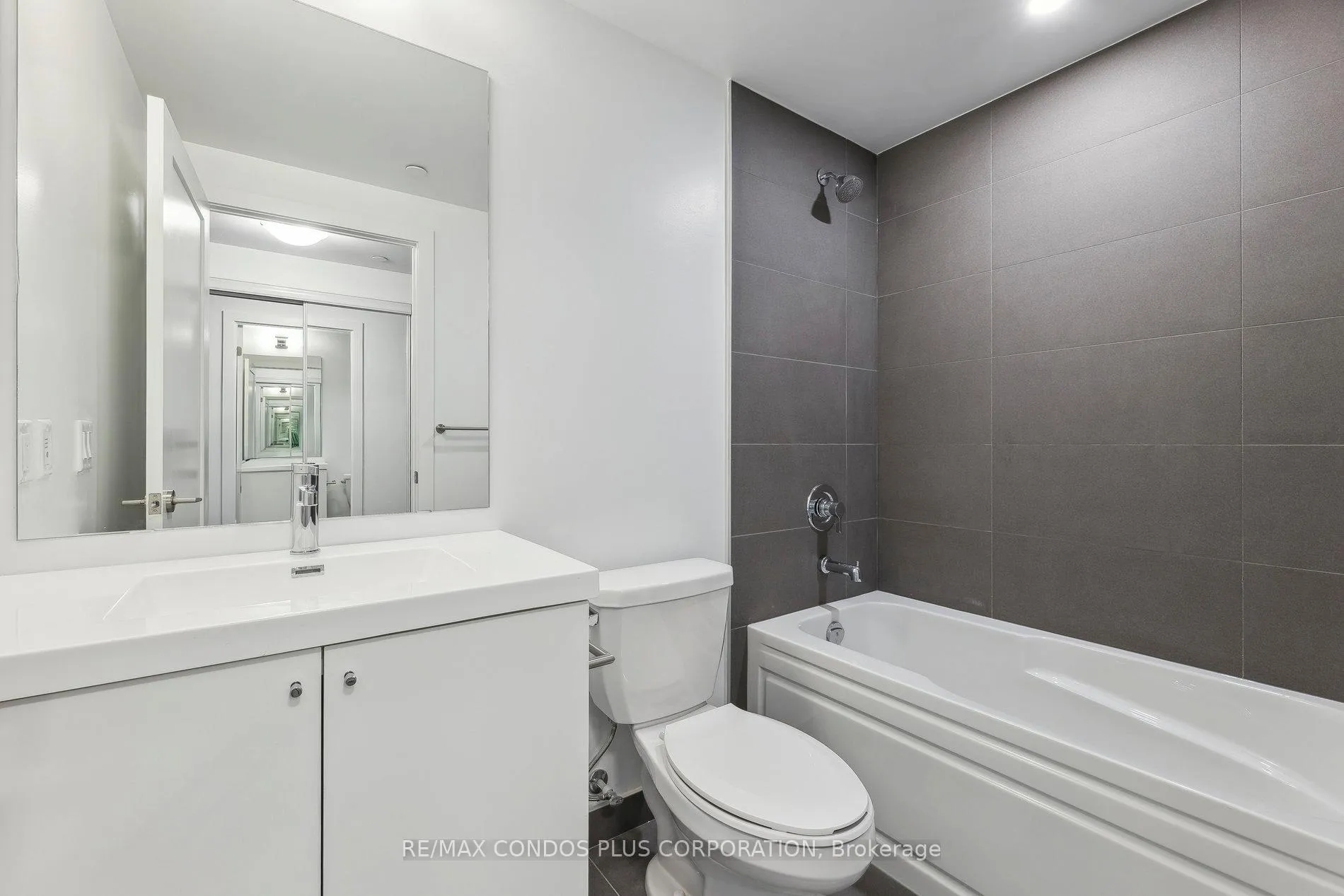 Photo 16 of Unit 2404, 2545 Simcoe Street N, Oshawa, Windfields — HOMEH