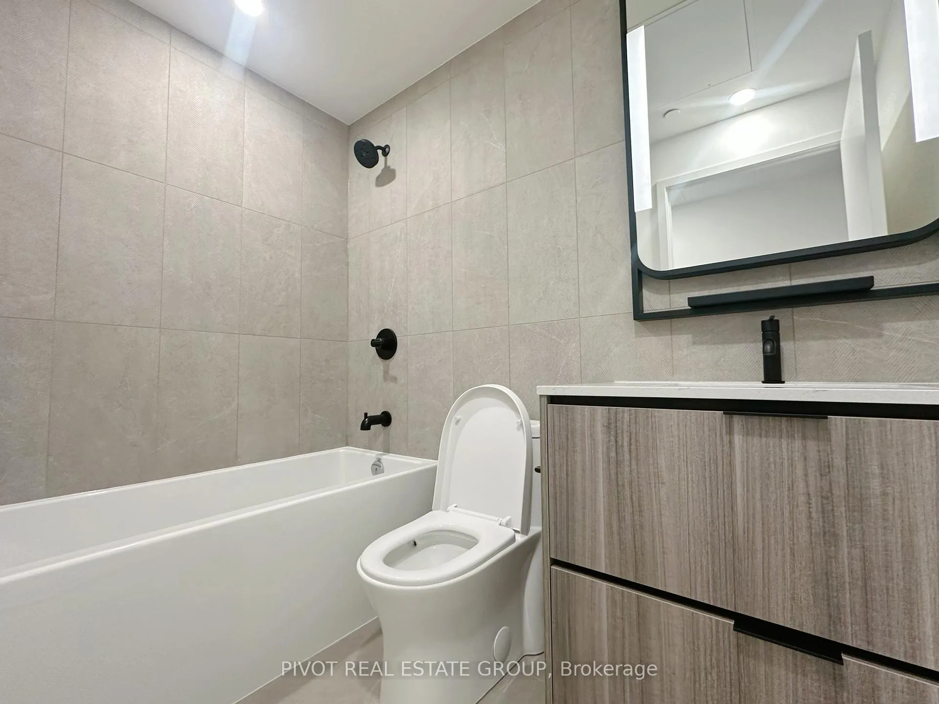 Photo 4 of Unit 533, 1050 Eastern Avenue, Toronto, The Beaches — HOMEH