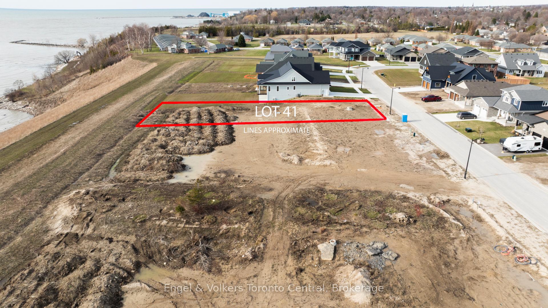 Photo 2 of 464 Coast Drive, Goderich, Goderich (Town) — HOMEH