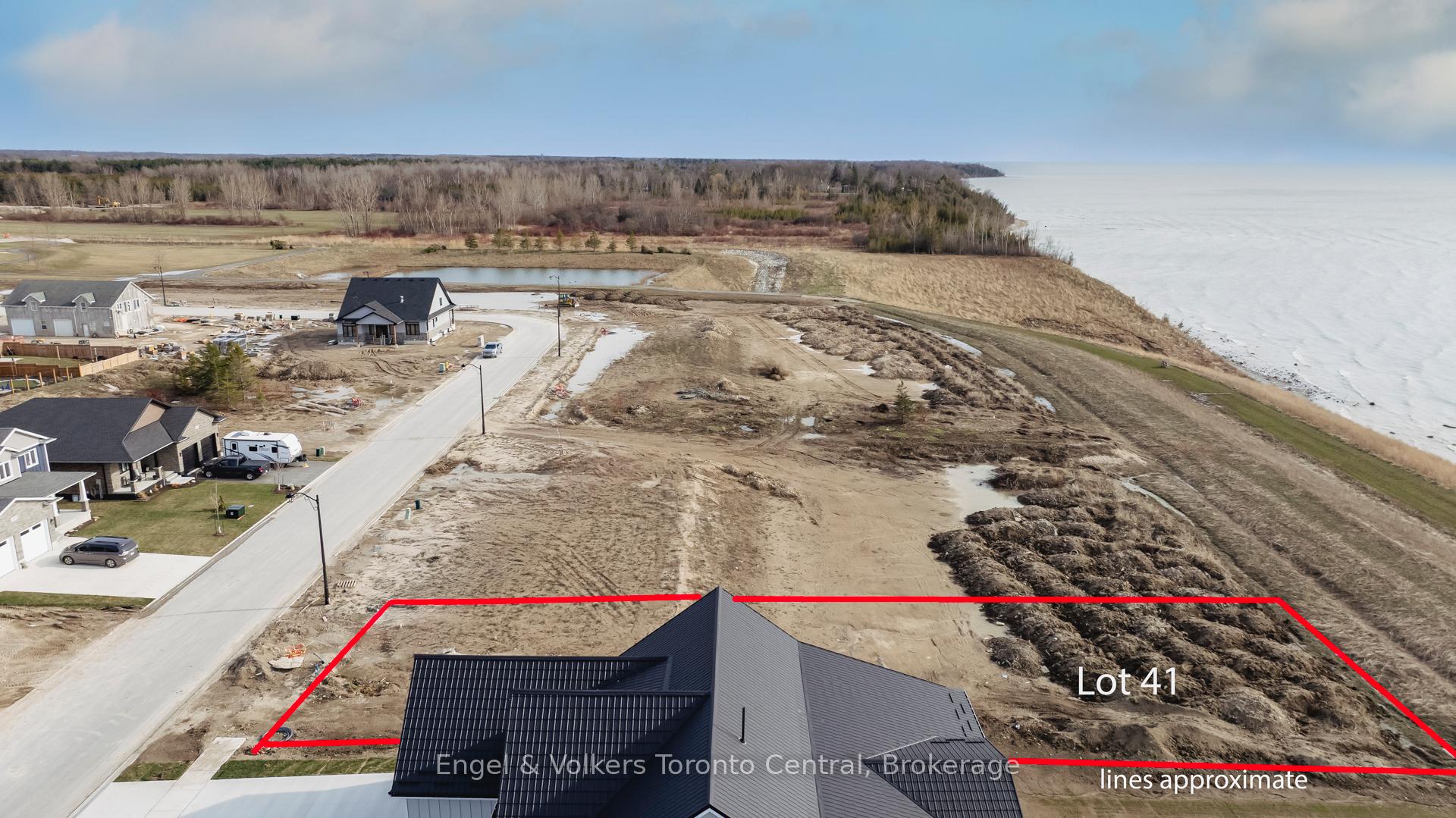 Photo 3 of 464 Coast Drive, Goderich, Goderich (Town) — HOMEH