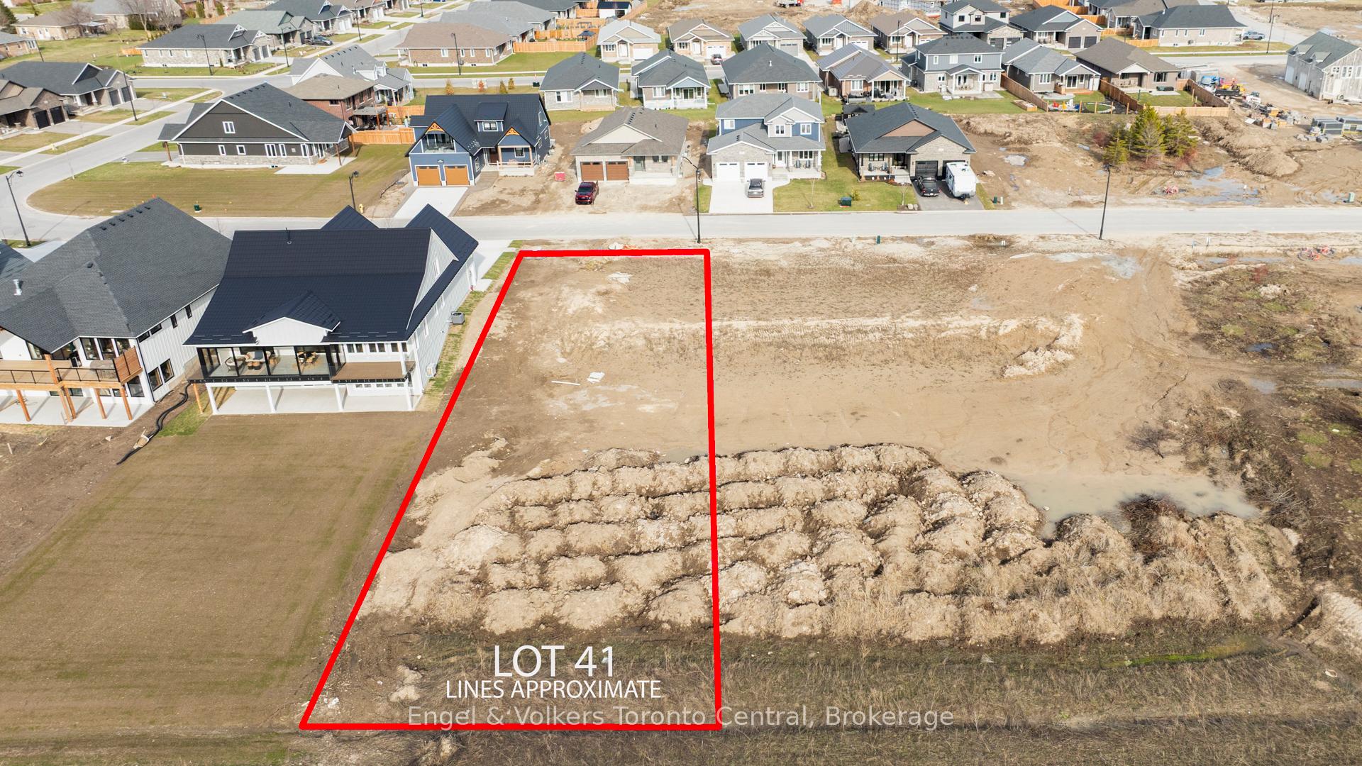 Photo 4 of 464 Coast Drive, Goderich, Goderich (Town) — HOMEH